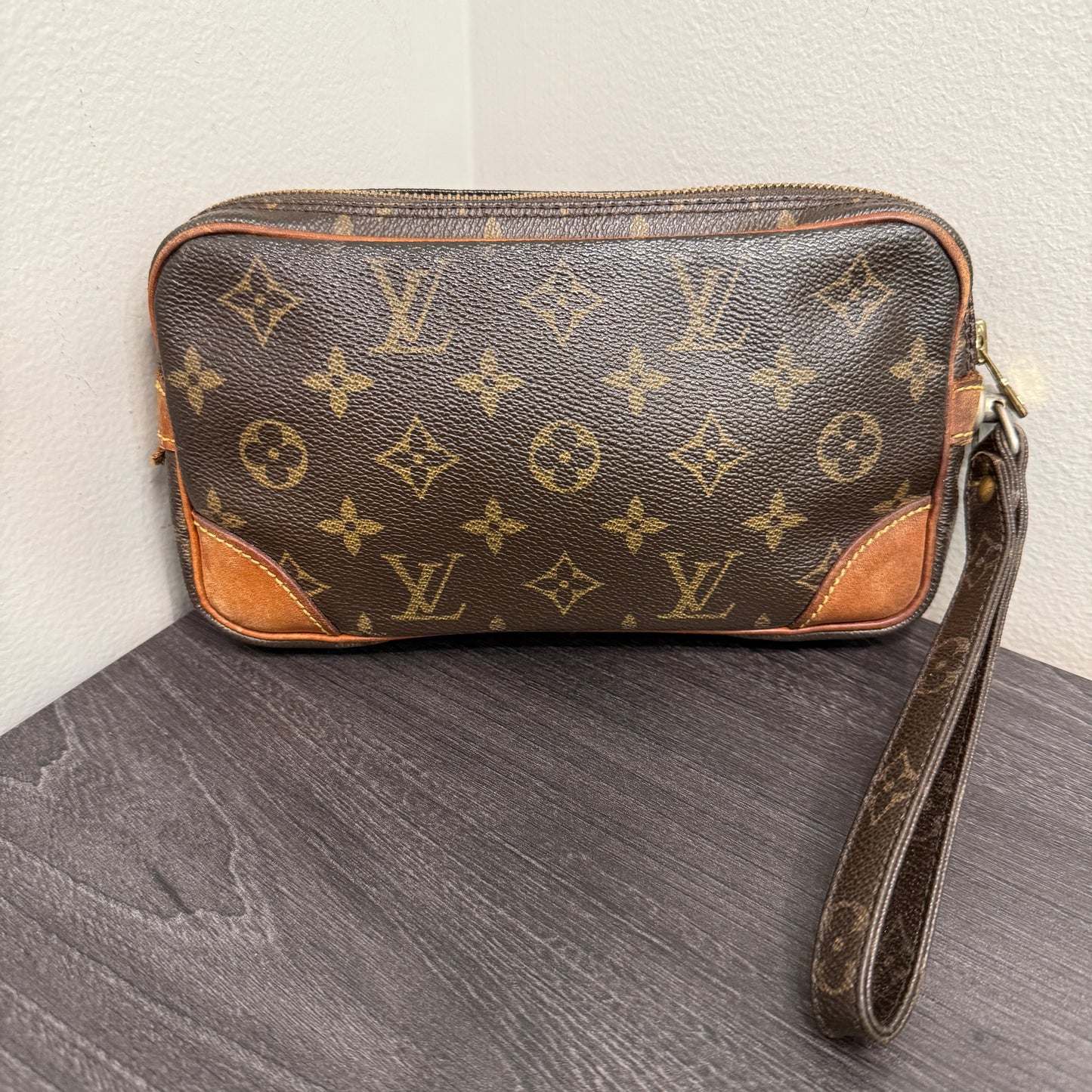 #1045 LOUIS VUITTON Monogram Pouch