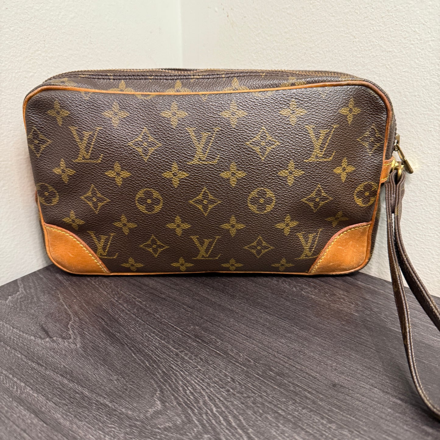 #1046 LOUIS VUITTON Monogram Pouch