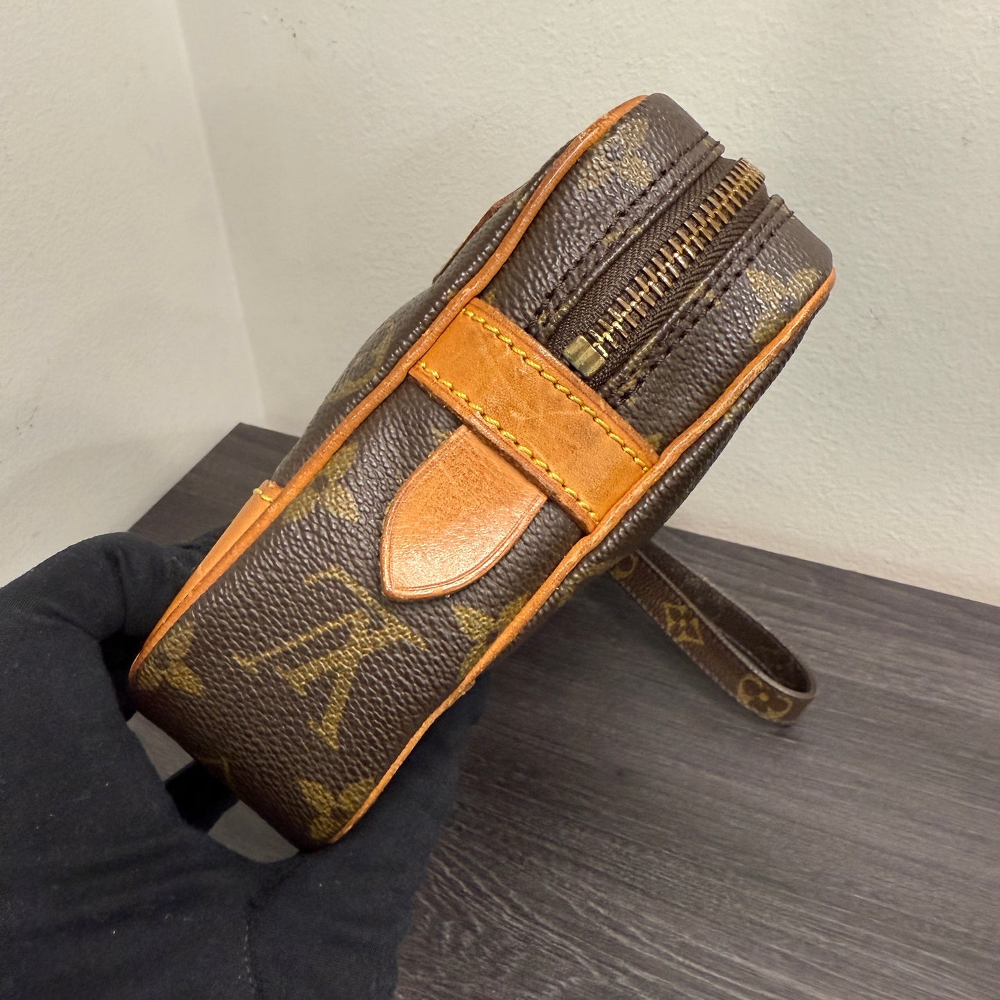#1046 LOUIS VUITTON Monogram Pouch