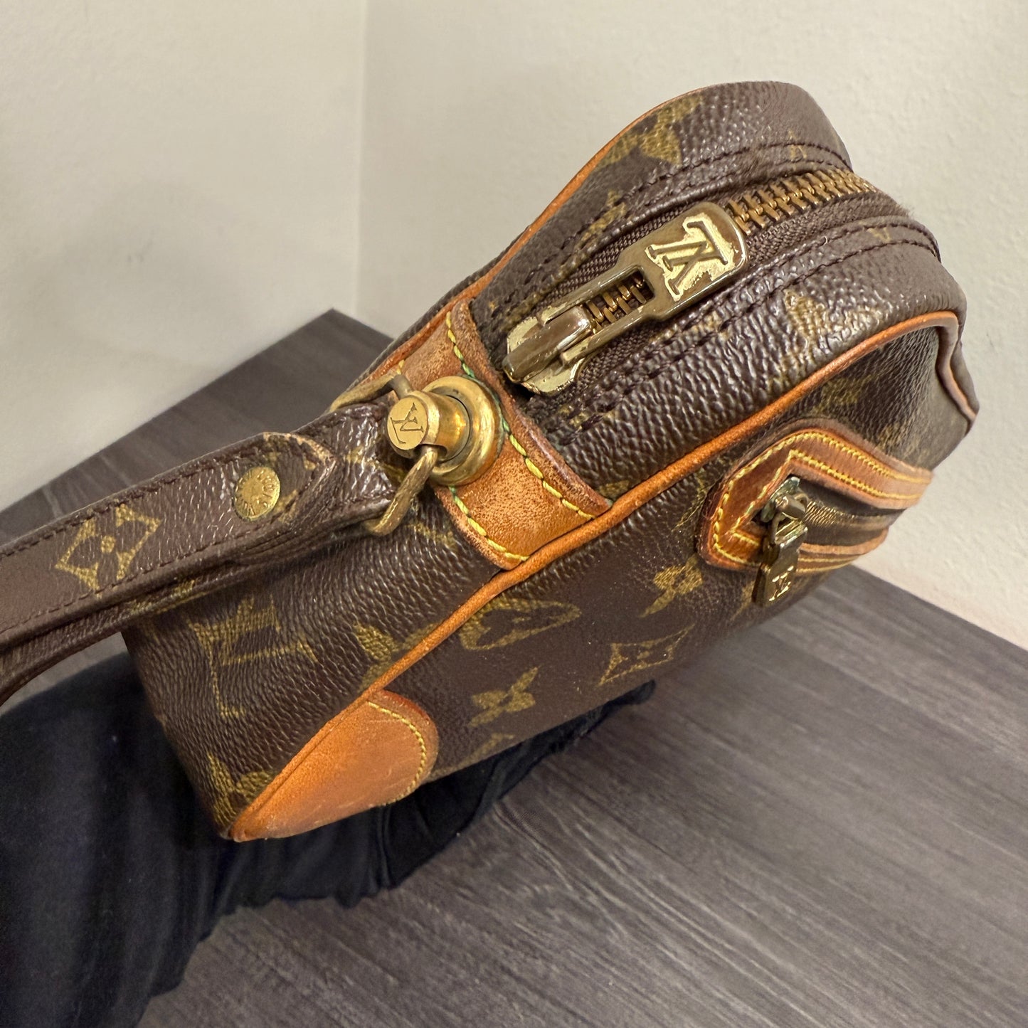 #1046 LOUIS VUITTON Monogram Pouch