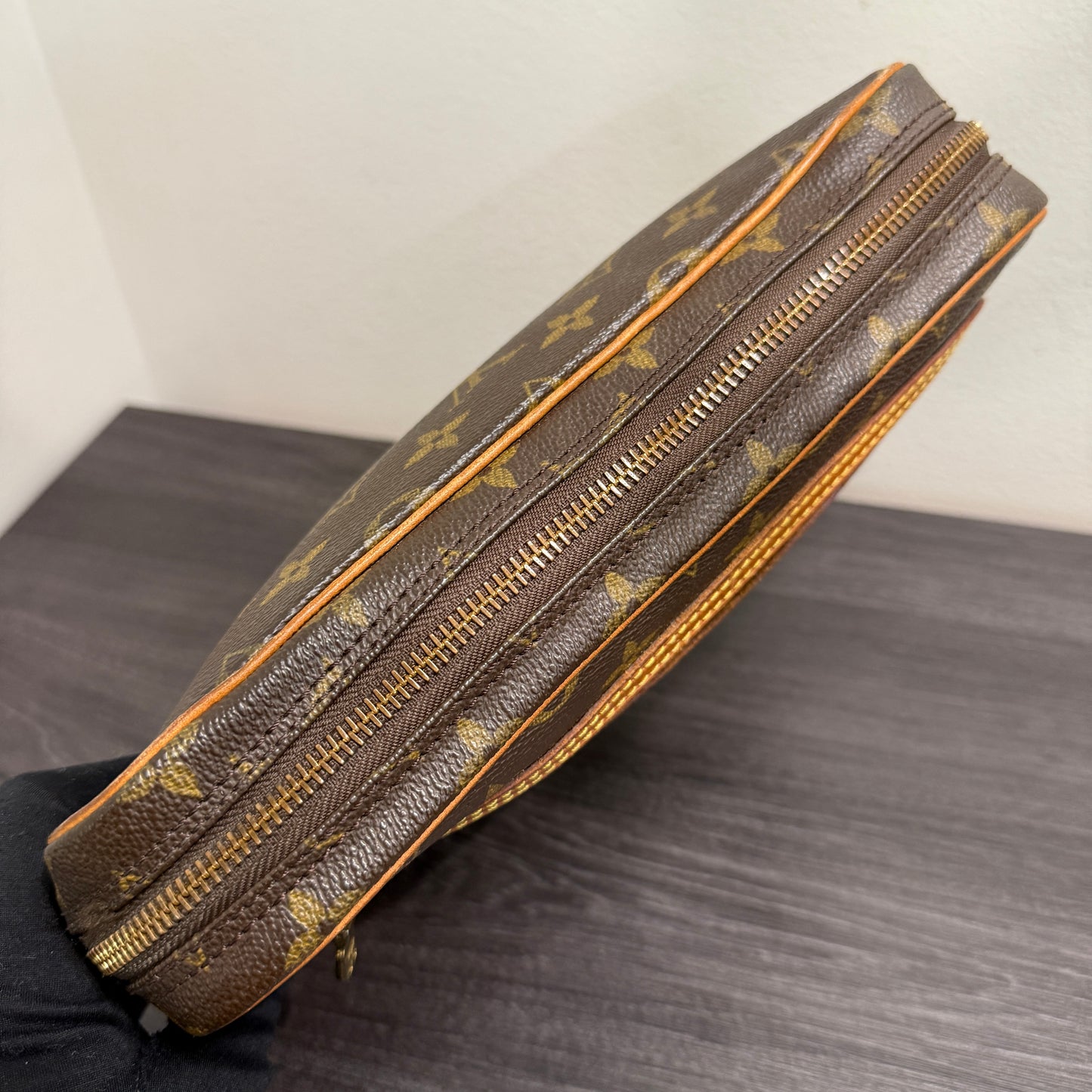 #1046 LOUIS VUITTON Monogram Pouch