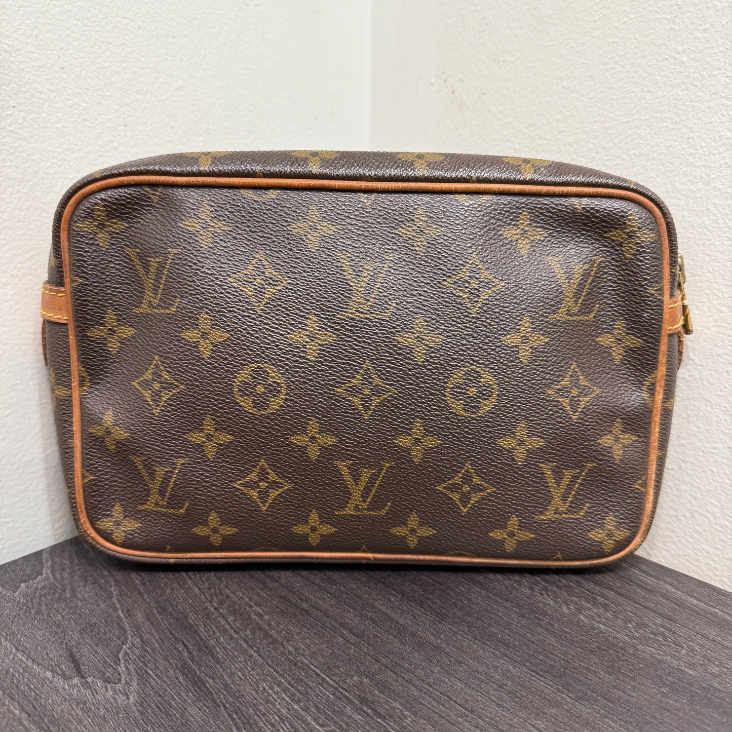 #1047 LOUIS VUITTON Monogram Cosmetic Case