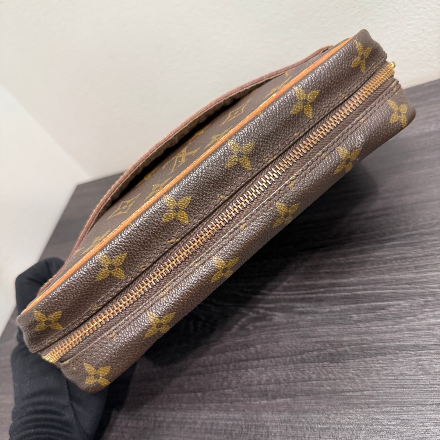 #1047 LOUIS VUITTON Monogram Cosmetic Case