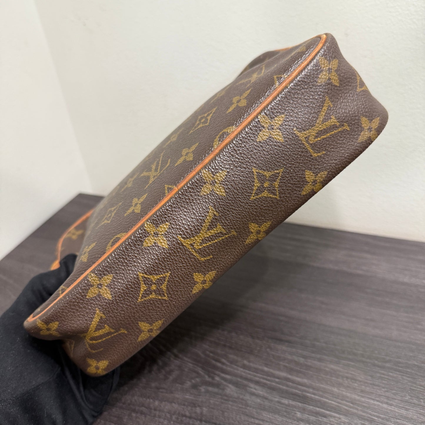 #1047 LOUIS VUITTON Monogram Cosmetic Case