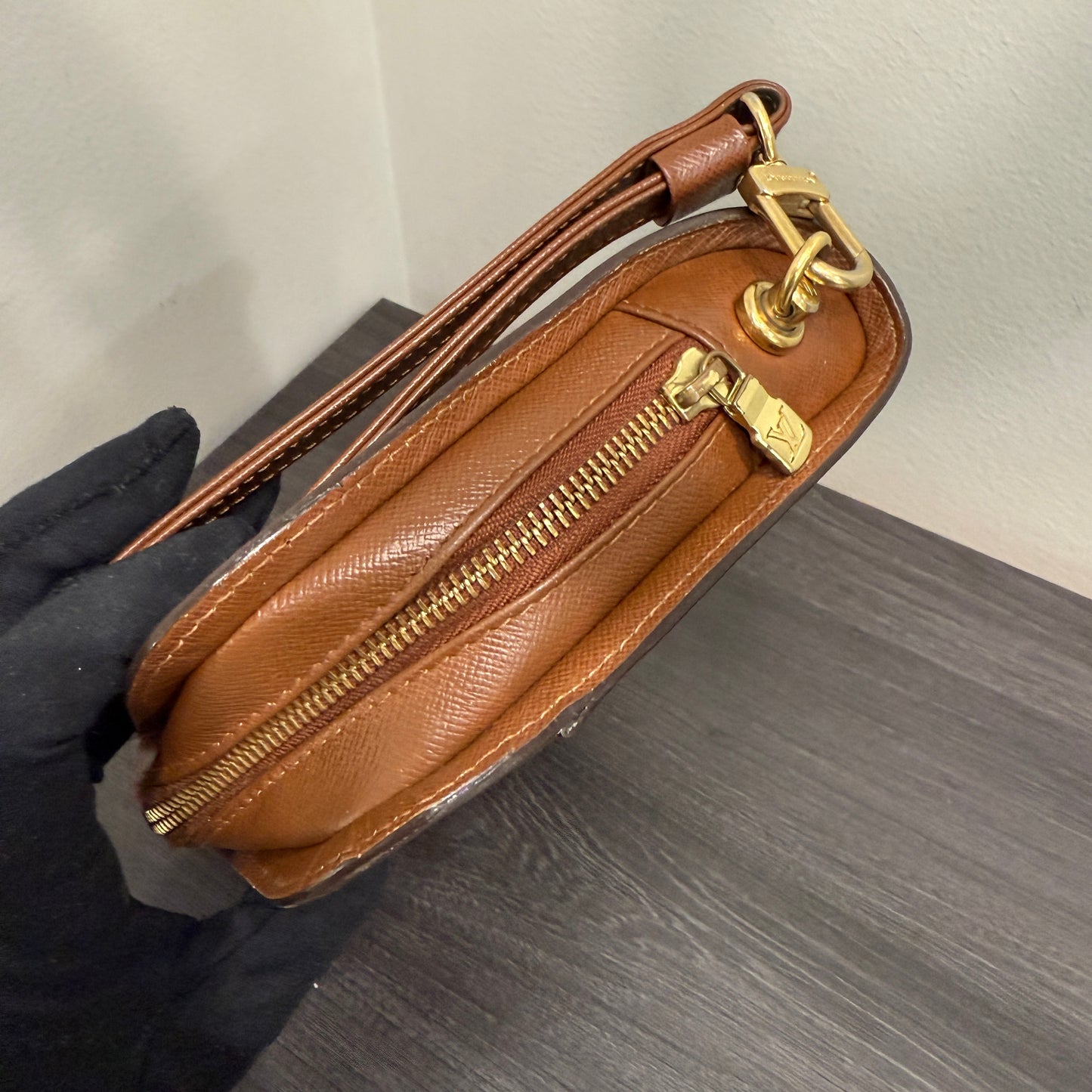 #1048 LOUIS VUITTON Monogram Orsay Clutch (TOP PICK!)