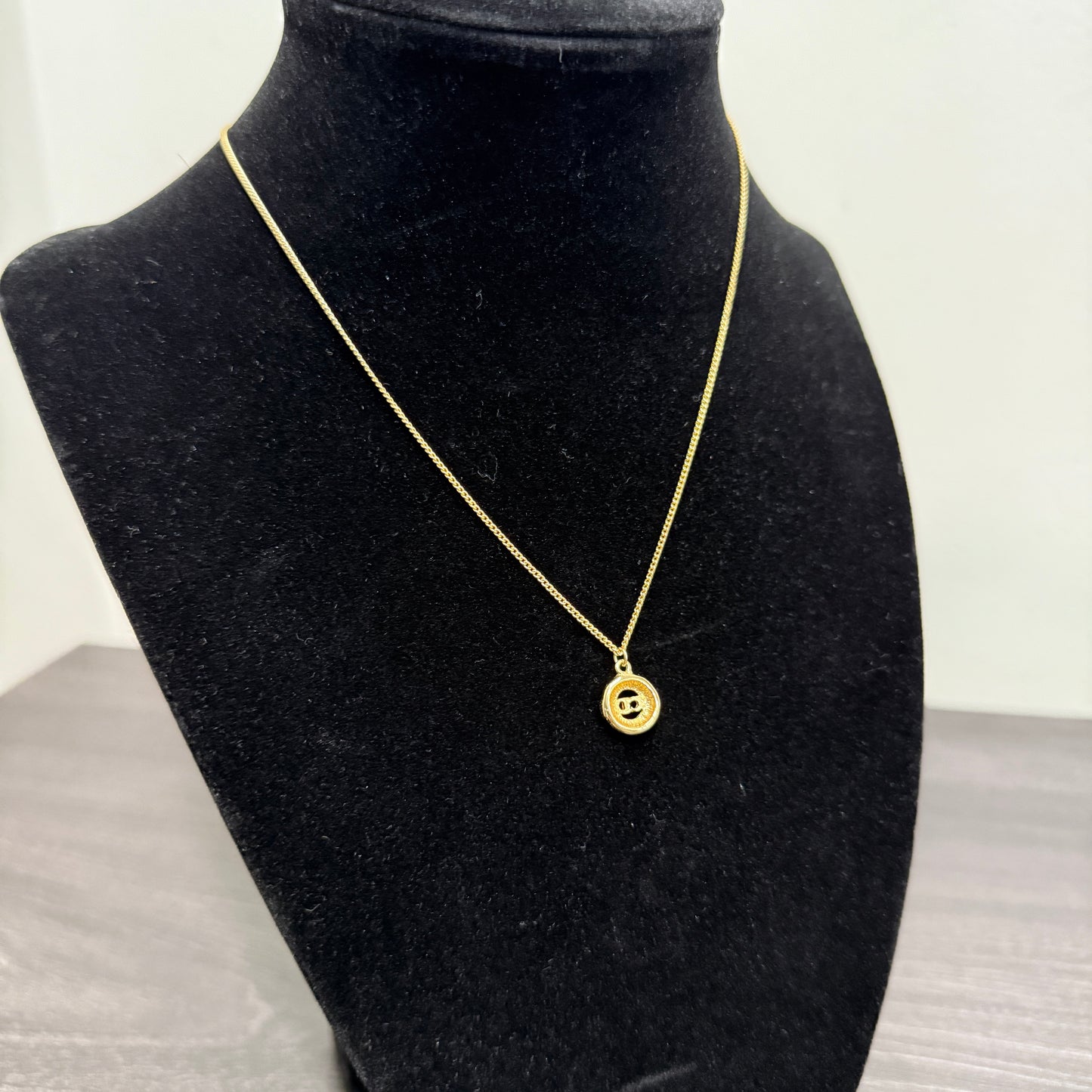 #1052 CHRISTIAN DIOR Pendant Necklace (TOP PICK!)