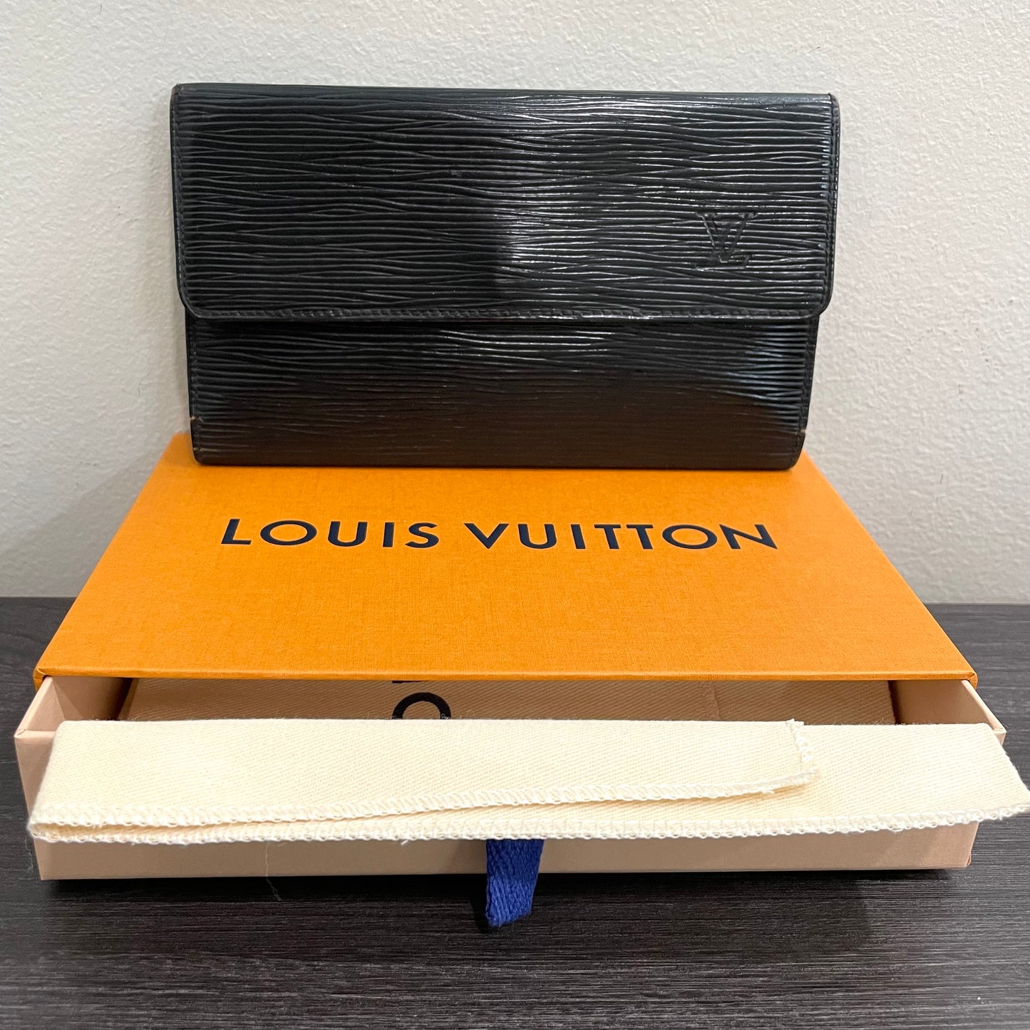 #122 LOUIS VUITTON Black Epi Leather Trifold Wallet with Dust Bag & Box