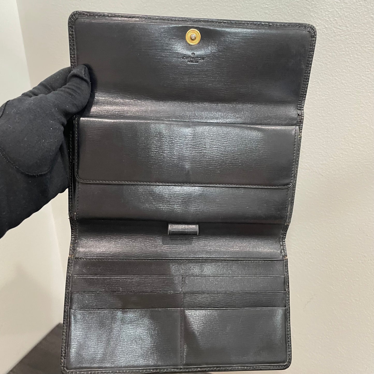 #122 LOUIS VUITTON Black Epi Leather Trifold Wallet with Dust Bag & Box