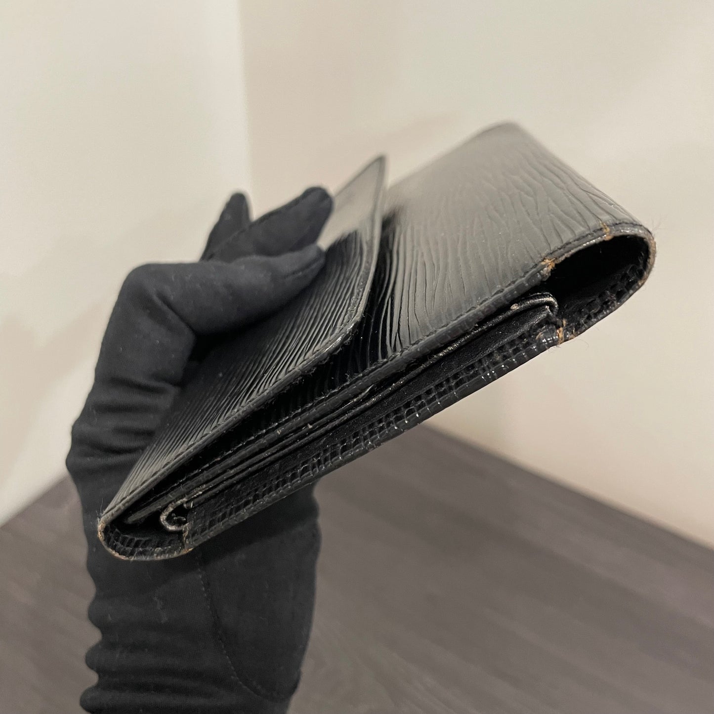 #122 LOUIS VUITTON Black Epi Leather Trifold Wallet with Dust Bag & Box