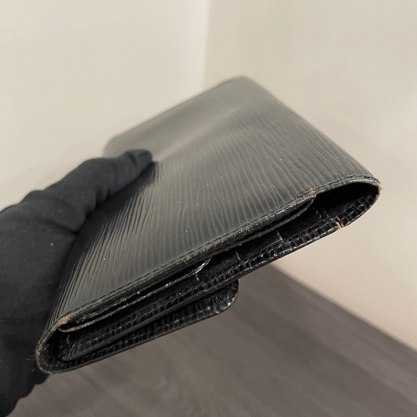 #122 LOUIS VUITTON Black Epi Leather Trifold Wallet with Dust Bag & Box