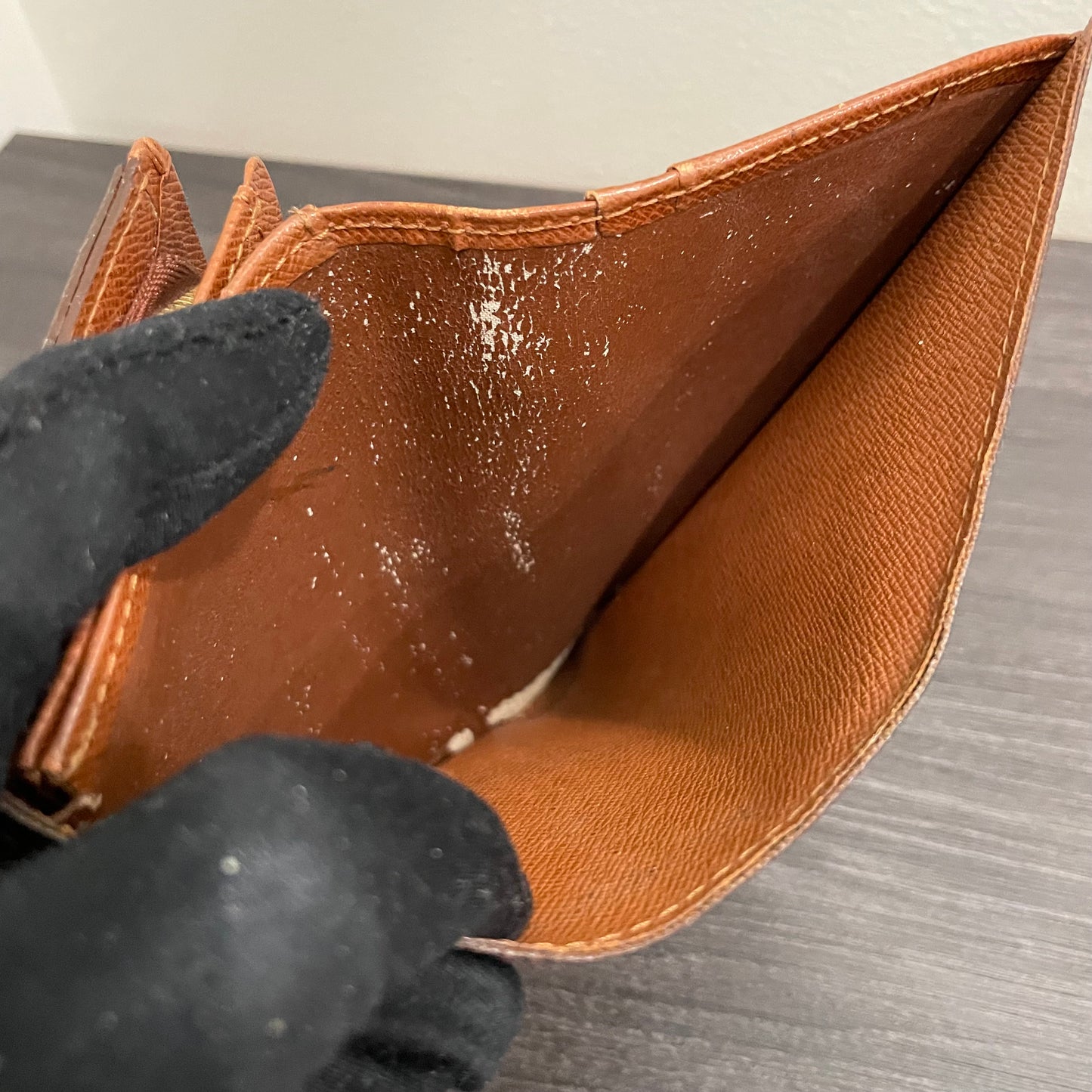 #160 LOUIS VUITTON Monogram Wallet
