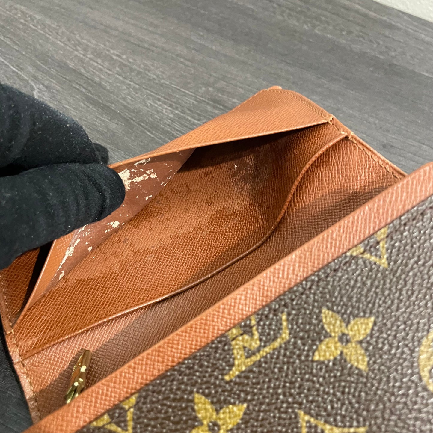 #160 LOUIS VUITTON Monogram Wallet