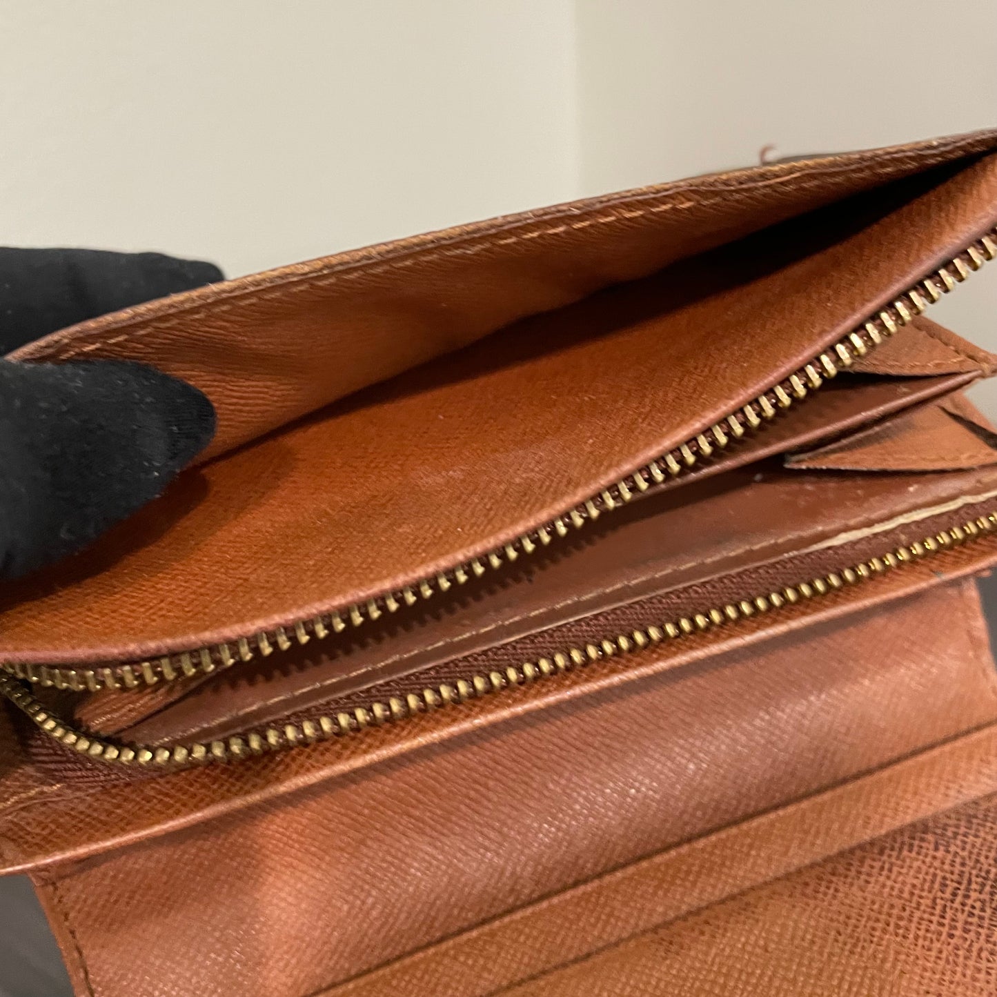 #161 LOUIS VUITTON Monogram Wallet