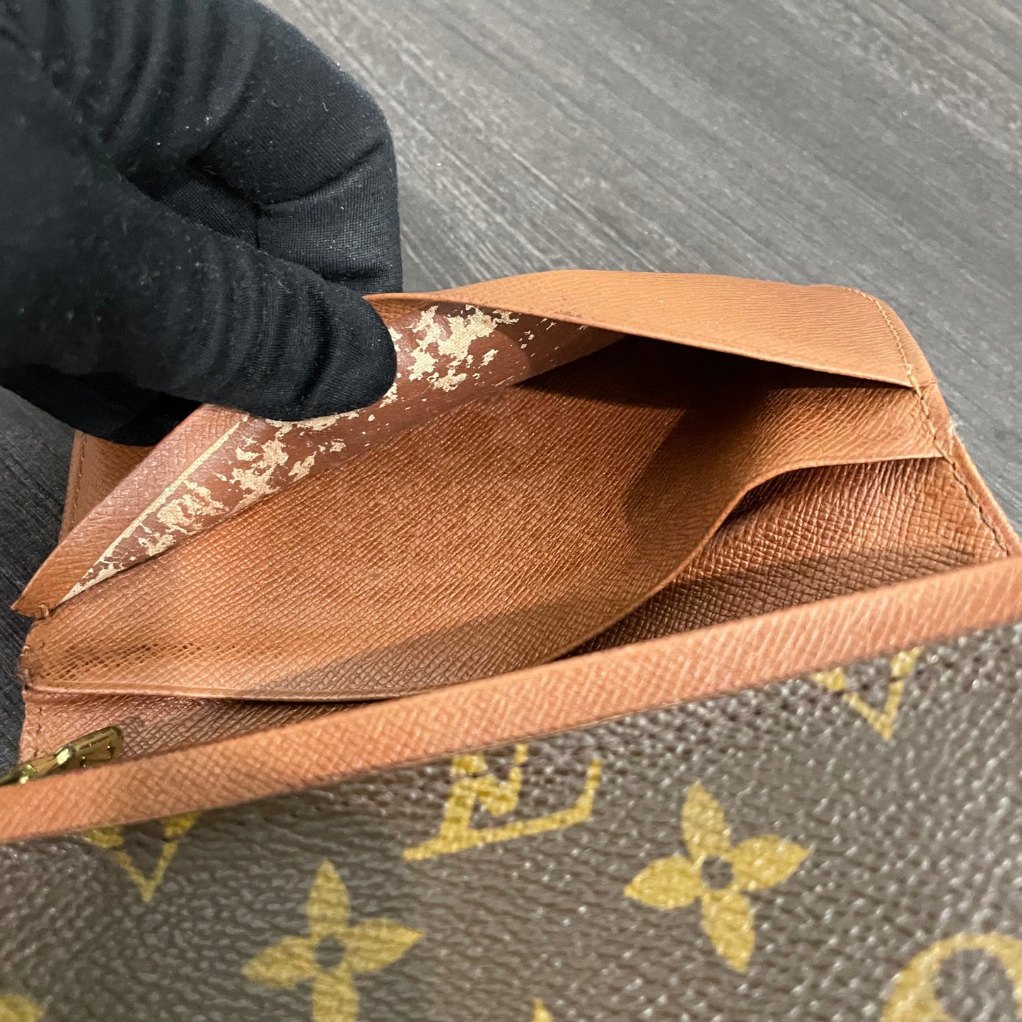 #161 LOUIS VUITTON Monogram Wallet