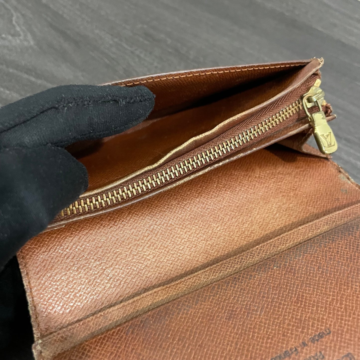 CLEARANCE #162 LOUIS VUITTON Monogram Wallet