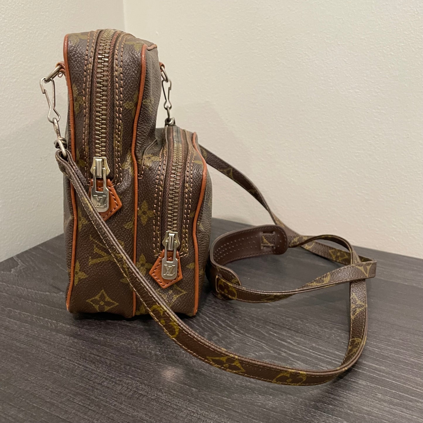 #861 LOUIS VUITTON Vintage Amazone Crossbody