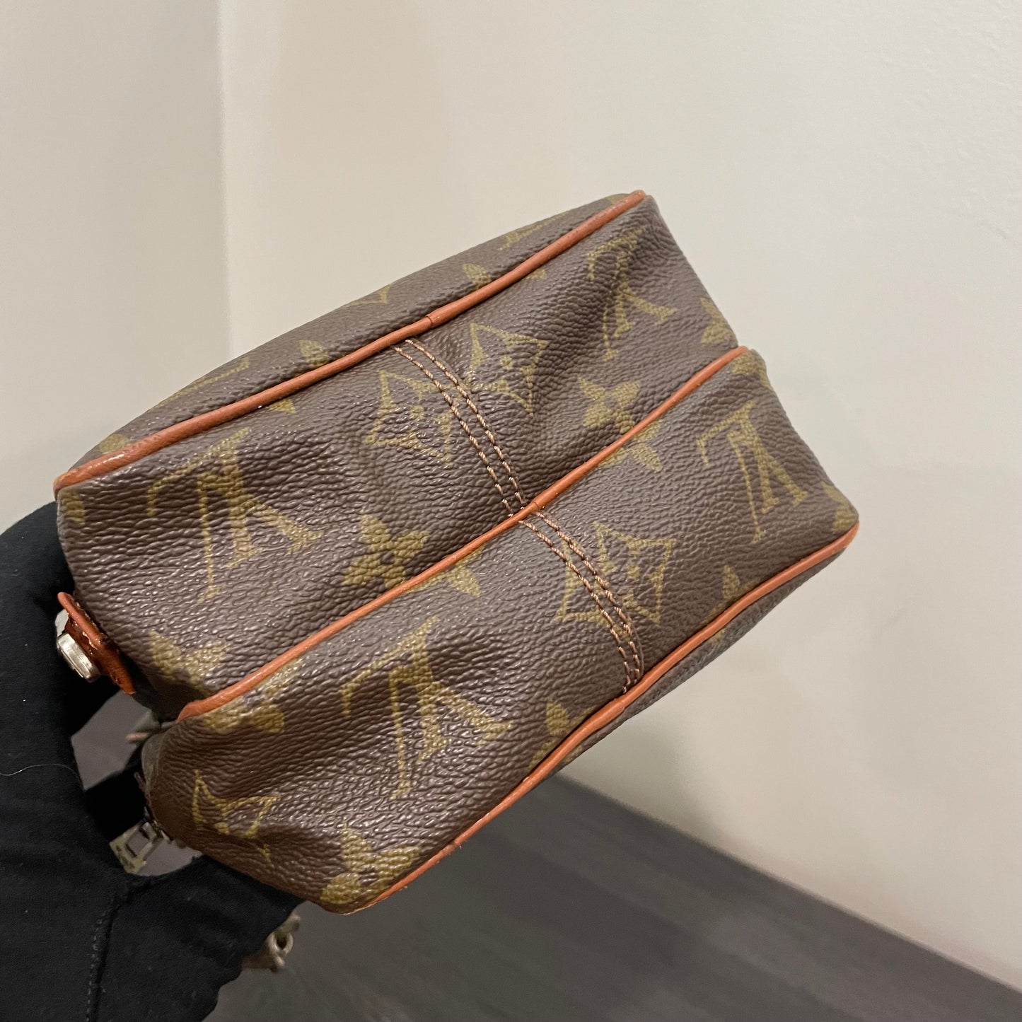 #861 LOUIS VUITTON Vintage Amazone Crossbody