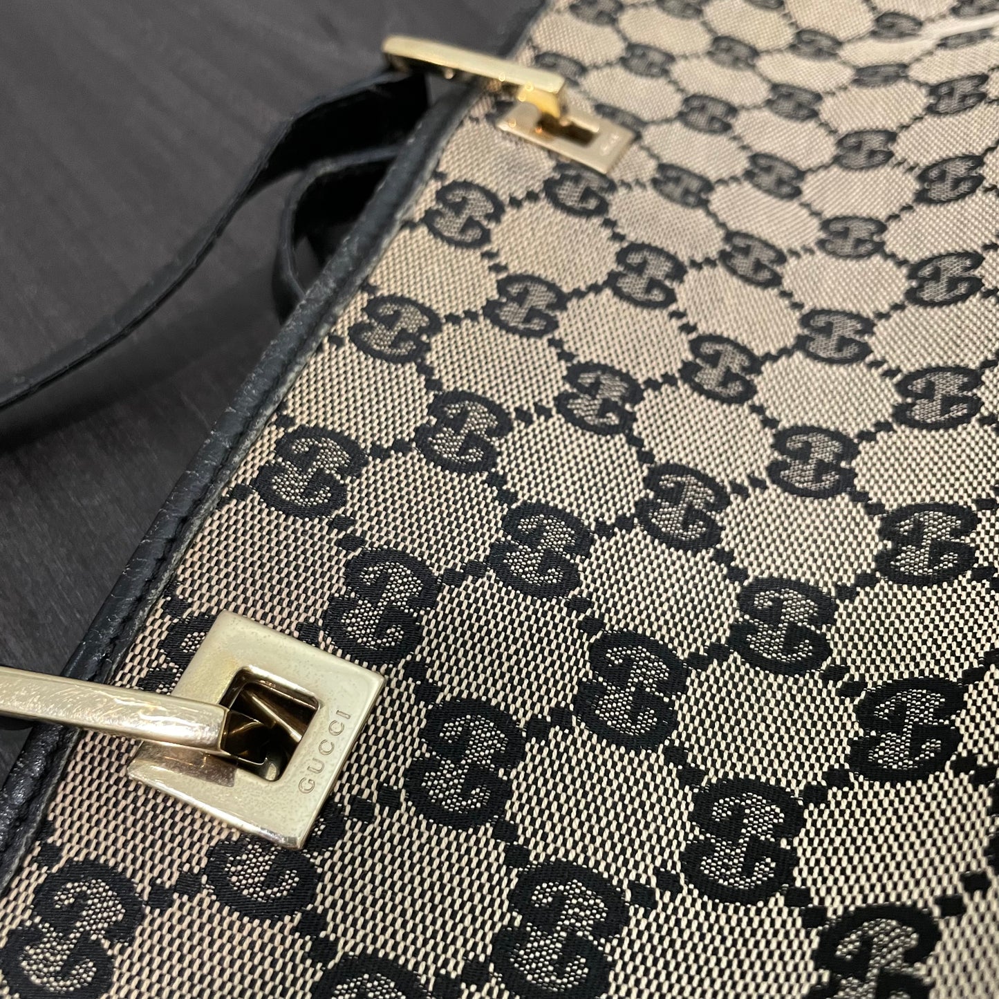 #866 GUCCI Black GG Canvas Shoulder Bag