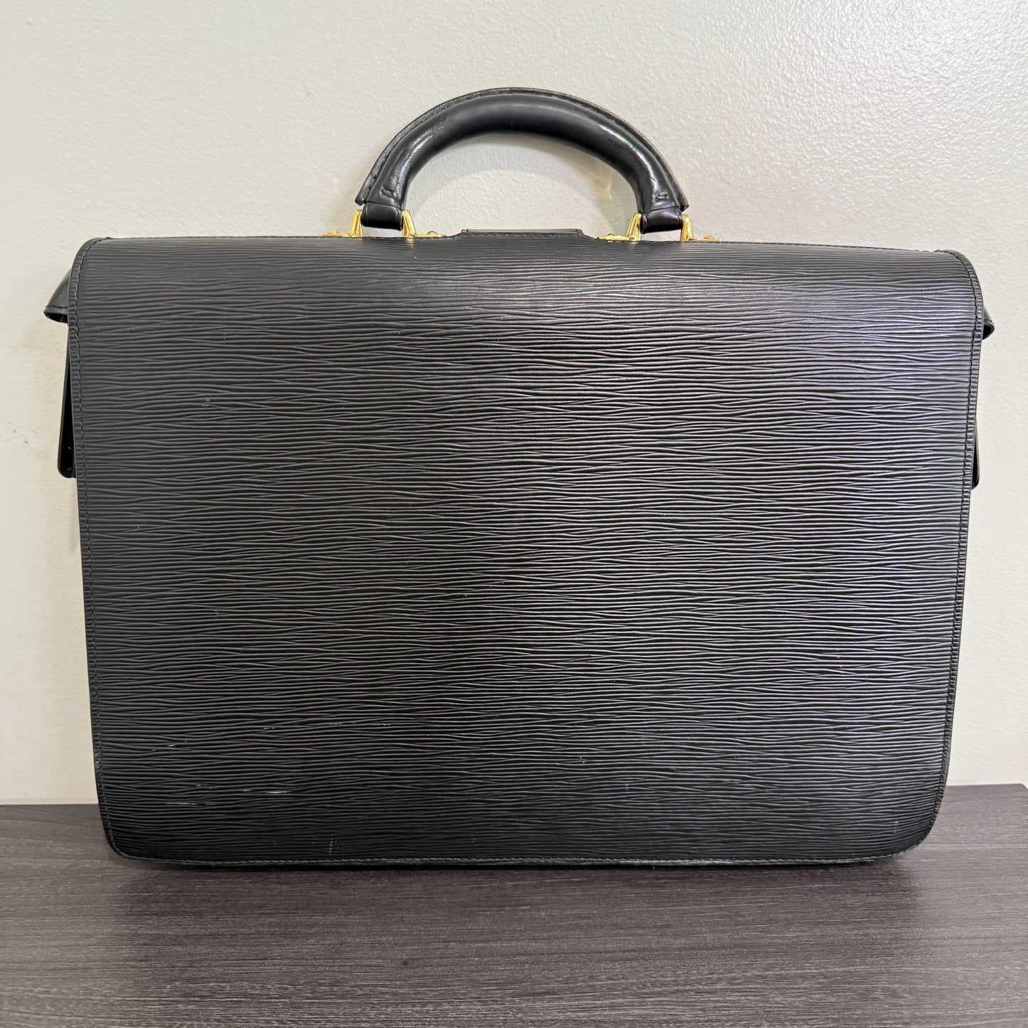 1015-06 LOUIS VUITTON Black Epi Serviette Fermoir Executive Briefcase