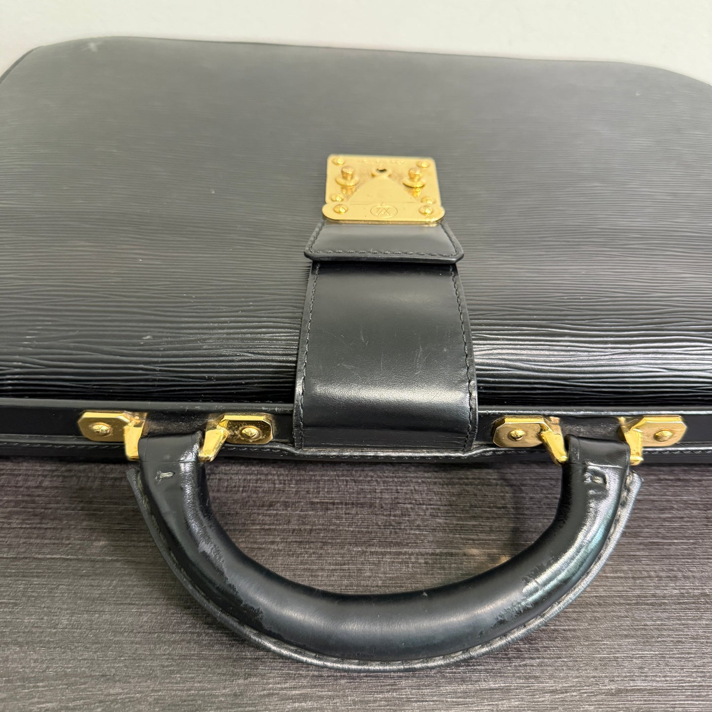 1015-06 LOUIS VUITTON Black Epi Serviette Fermoir Executive Briefcase
