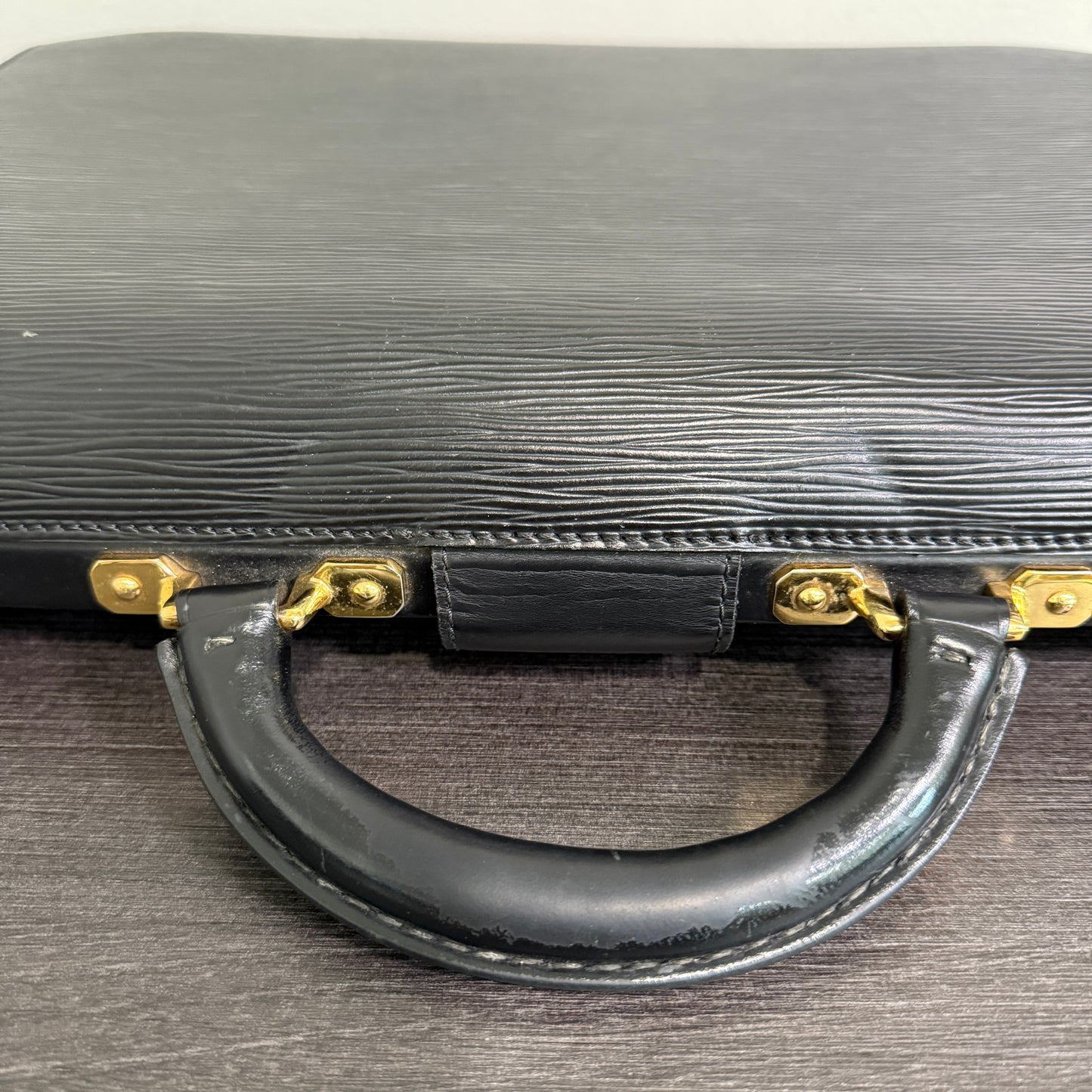 1015-06 LOUIS VUITTON Black Epi Serviette Fermoir Executive Briefcase