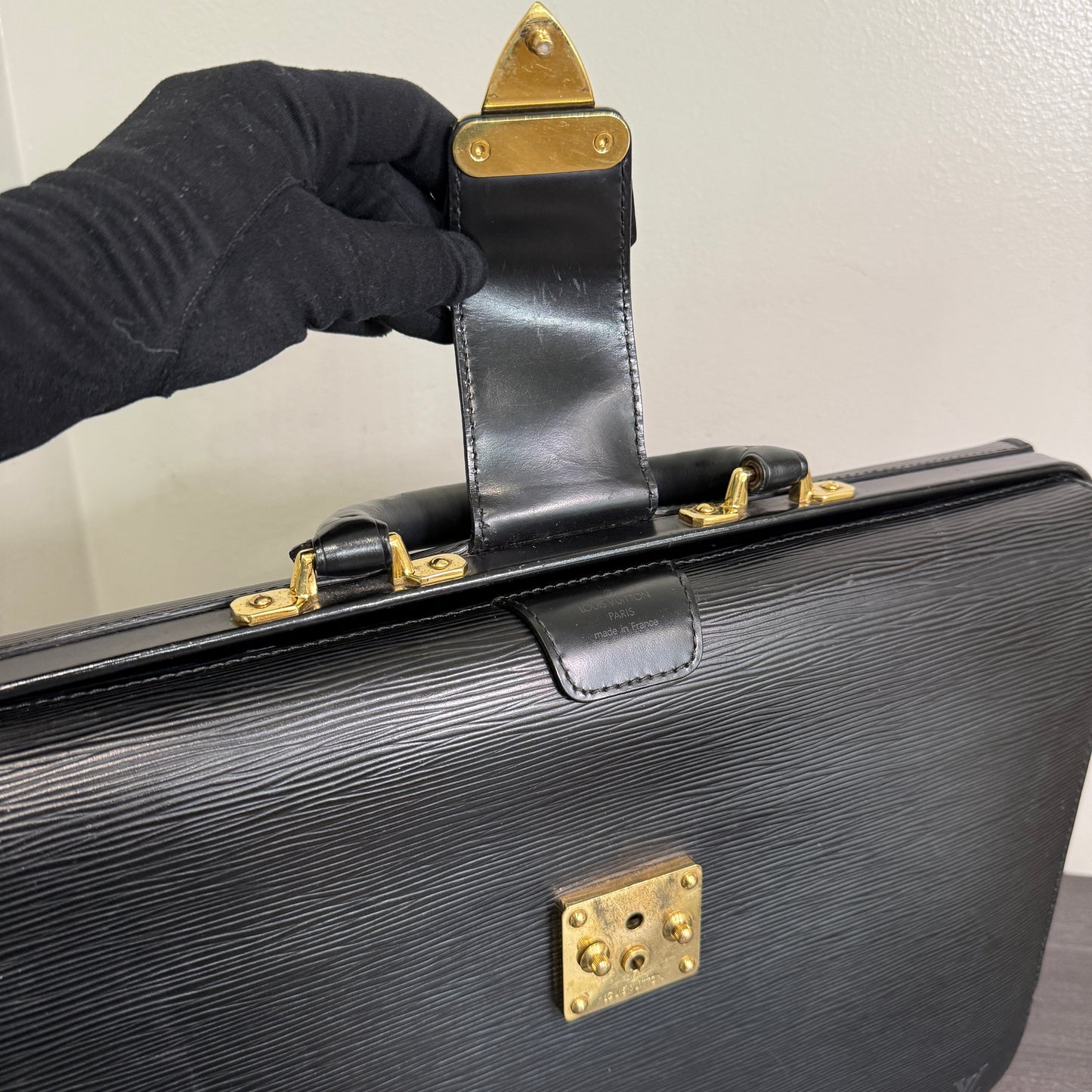 1015-06 LOUIS VUITTON Black Epi Serviette Fermoir Executive Briefcase