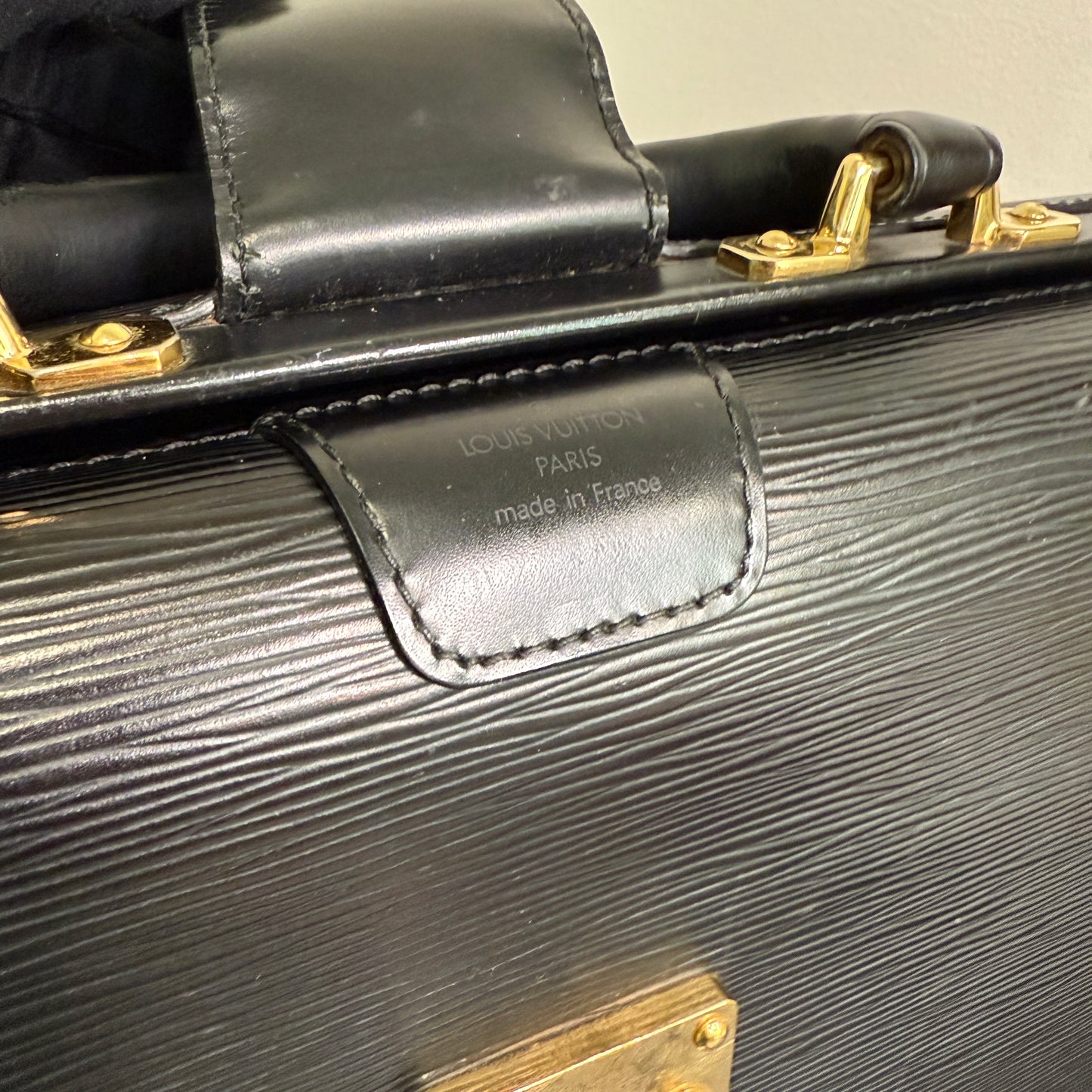 1015-06 LOUIS VUITTON Black Epi Serviette Fermoir Executive Briefcase