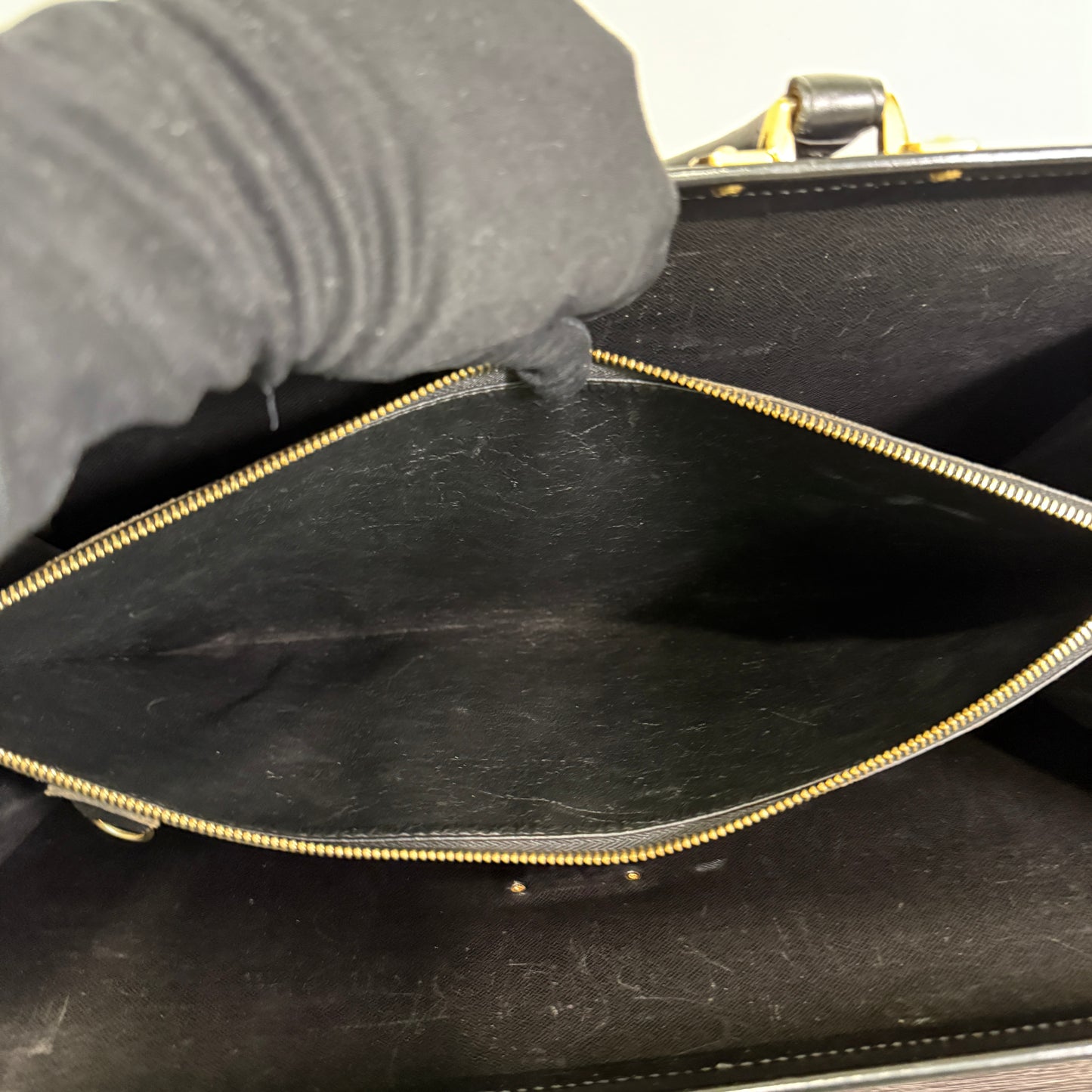 1015-06 LOUIS VUITTON Black Epi Serviette Fermoir Executive Briefcase
