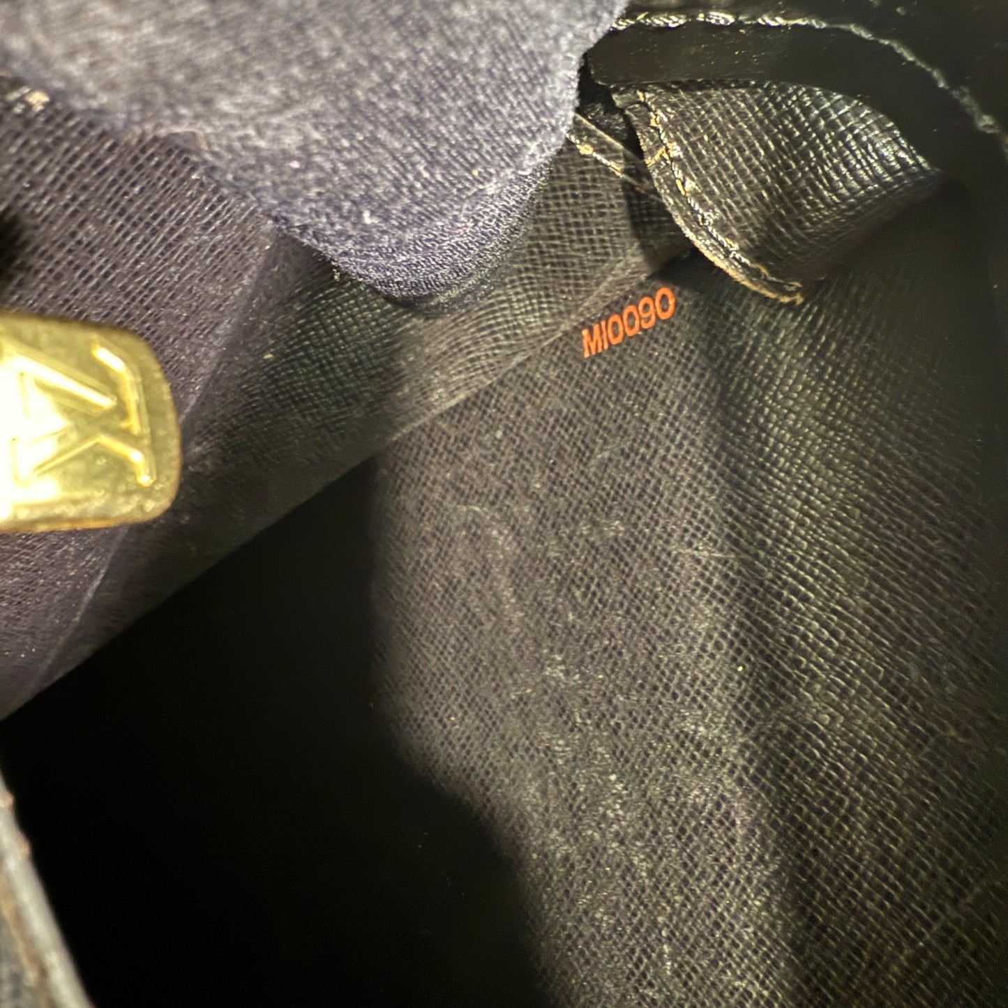 1015-06 LOUIS VUITTON Black Epi Serviette Fermoir Executive Briefcase