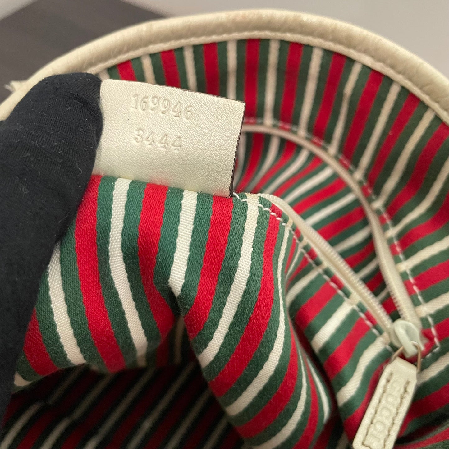 #868 GUCCI GG Canvas Stripe Interior Shoulder Bag