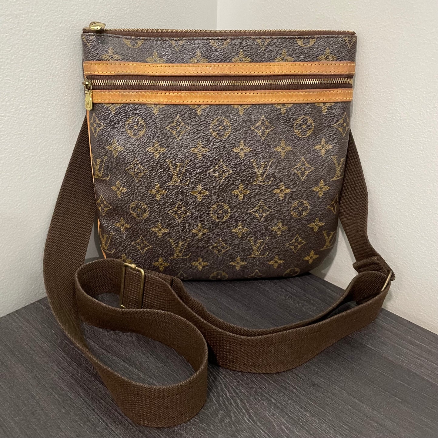 #870 LOUIS VUITTON Monogram Bosphore Crossbody