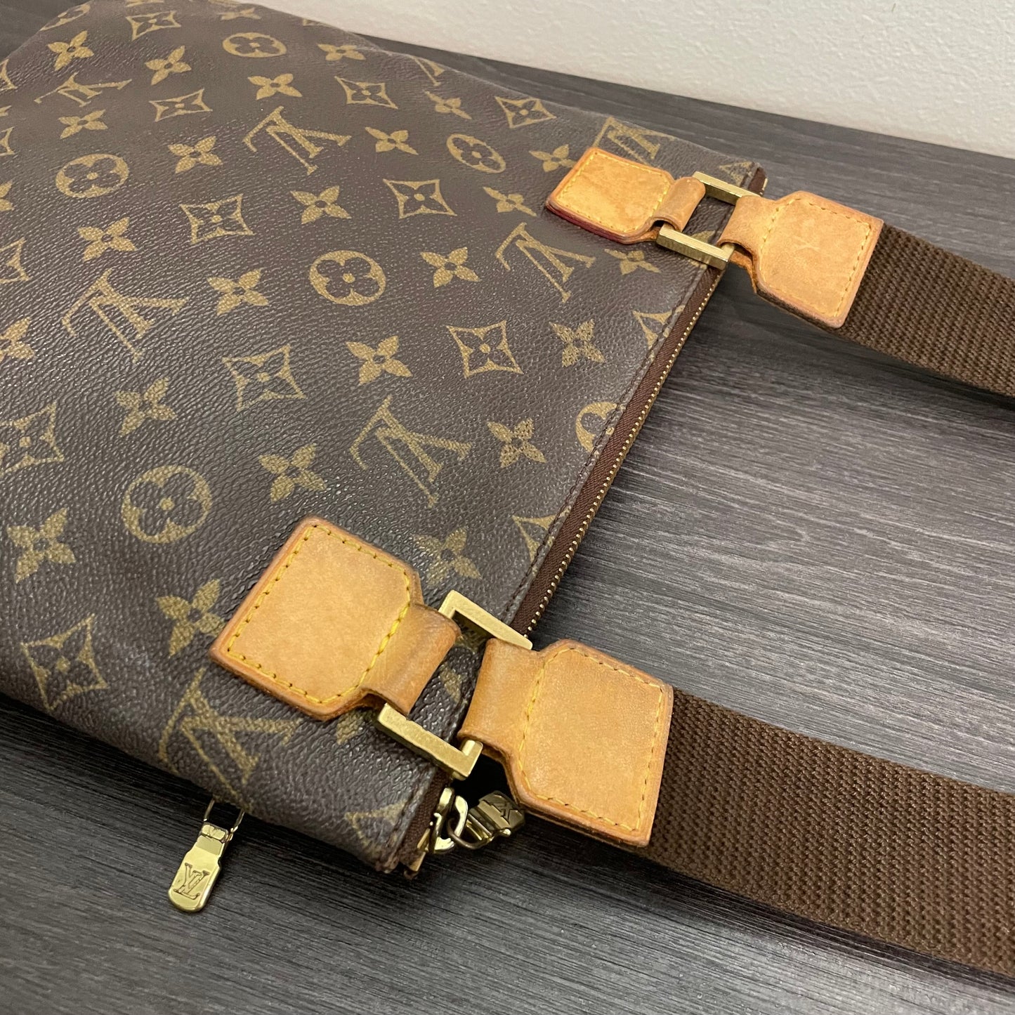 #870 LOUIS VUITTON Monogram Bosphore Crossbody