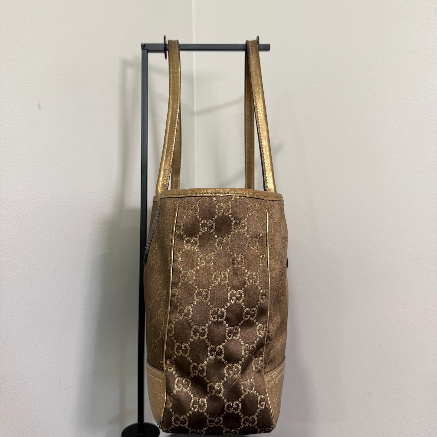 1015-09 GUCCI Gold GG Signature Princy Medium