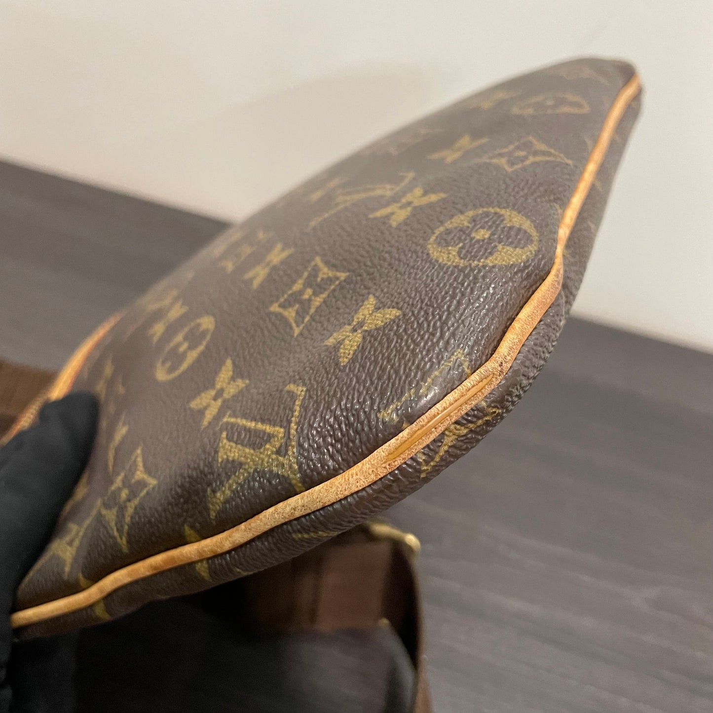#870 LOUIS VUITTON Monogram Bosphore Crossbody