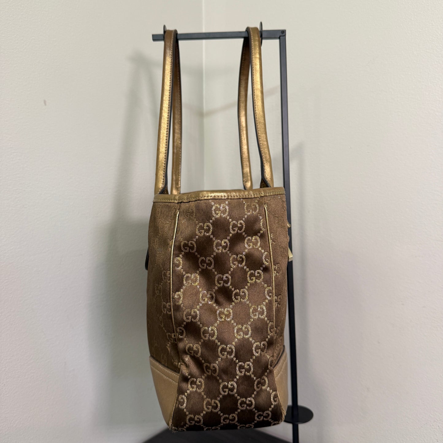 1015-09 GUCCI Gold GG Signature Princy Medium