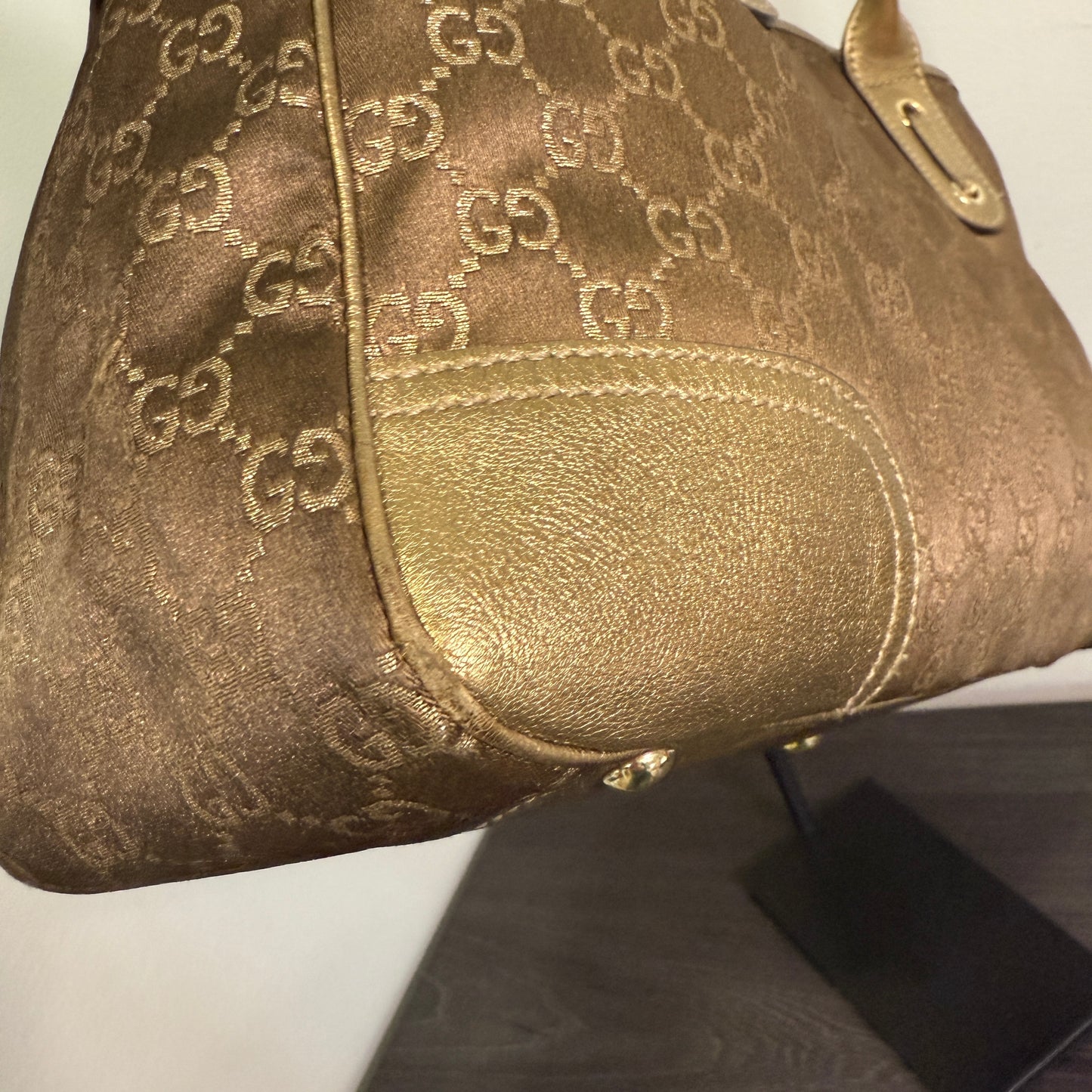 1015-09 GUCCI Gold GG Signature Princy Medium