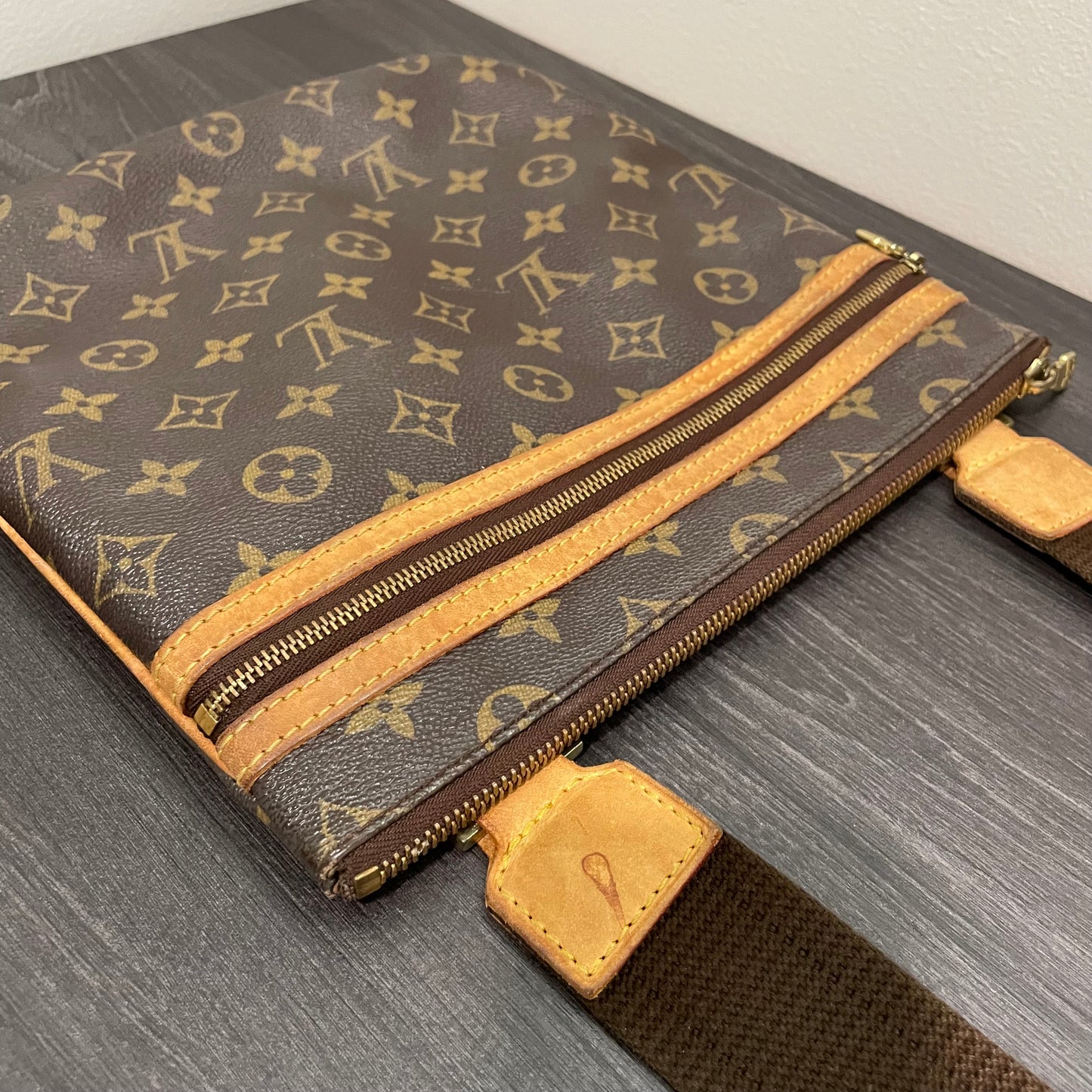#870 LOUIS VUITTON Monogram Bosphore Crossbody