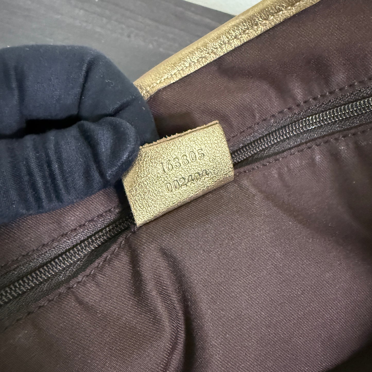 1015-09 GUCCI Gold GG Signature Princy Medium