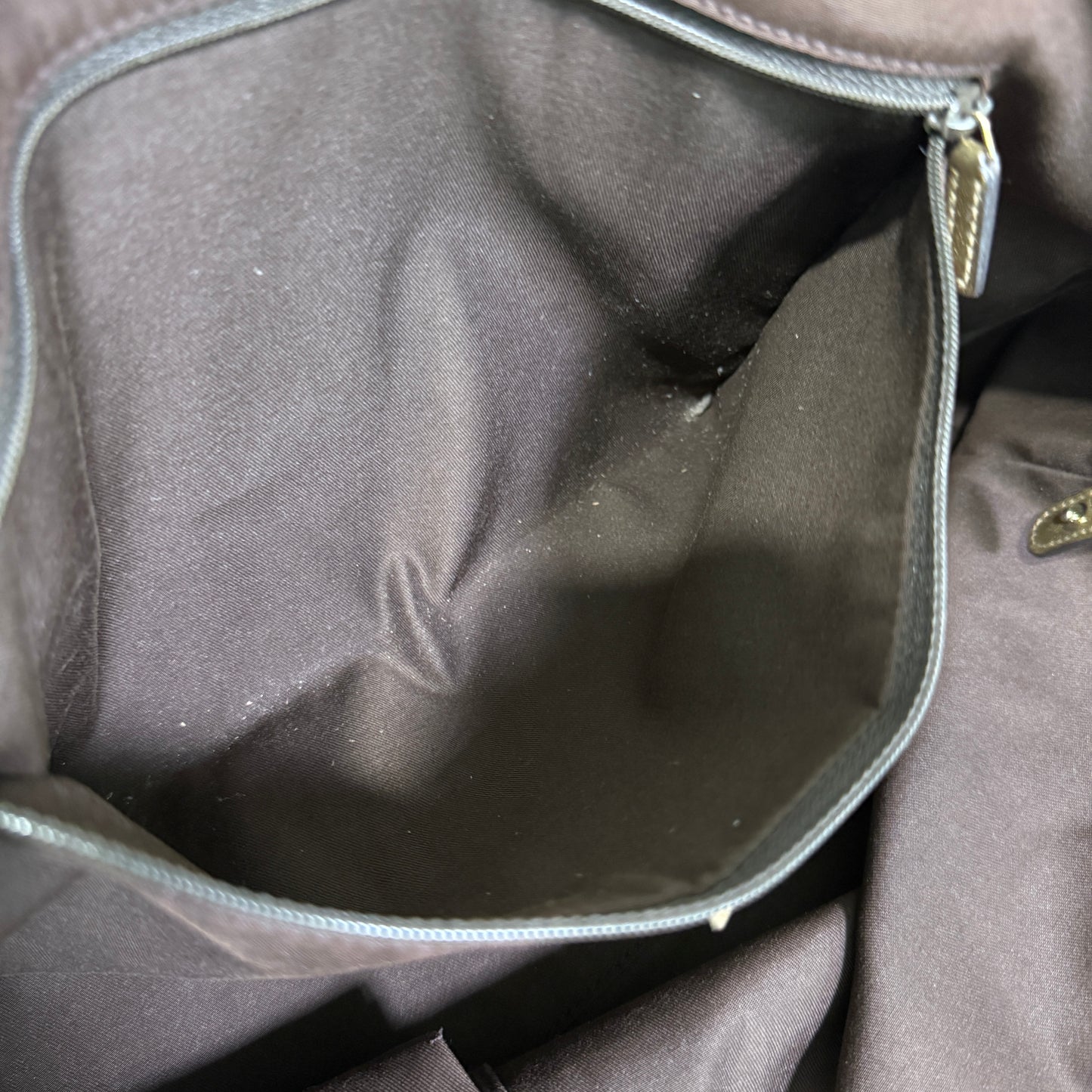 1015-09 GUCCI Gold GG Signature Princy Medium