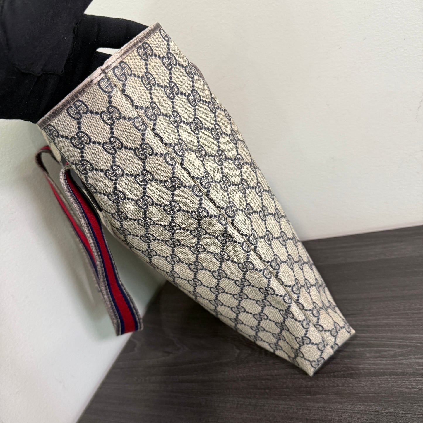 1015-10 GUCCI Navy Blue GG Supreme Sherry Line Shoulder Bag
