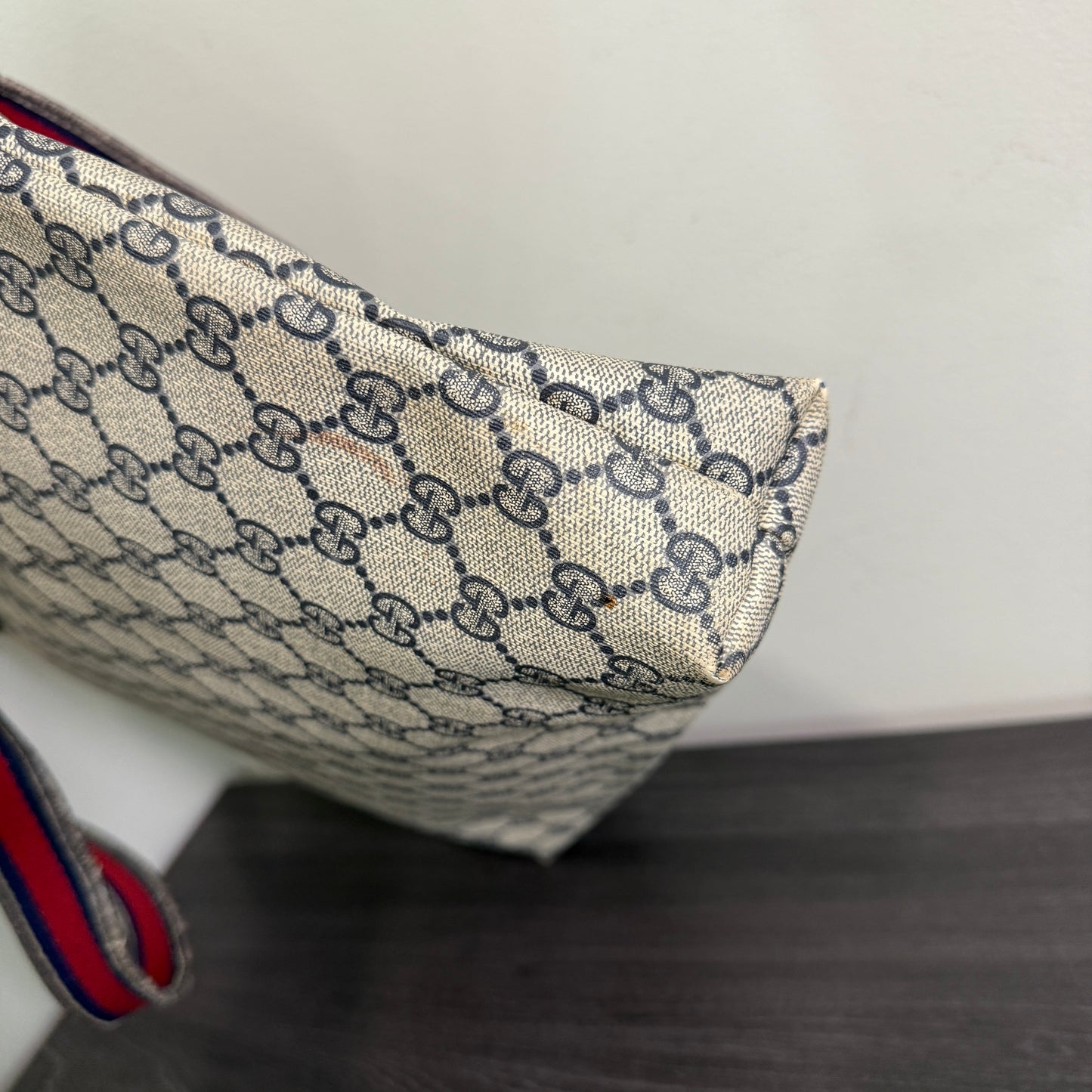 1015-10 GUCCI Navy Blue GG Supreme Sherry Line Shoulder Bag