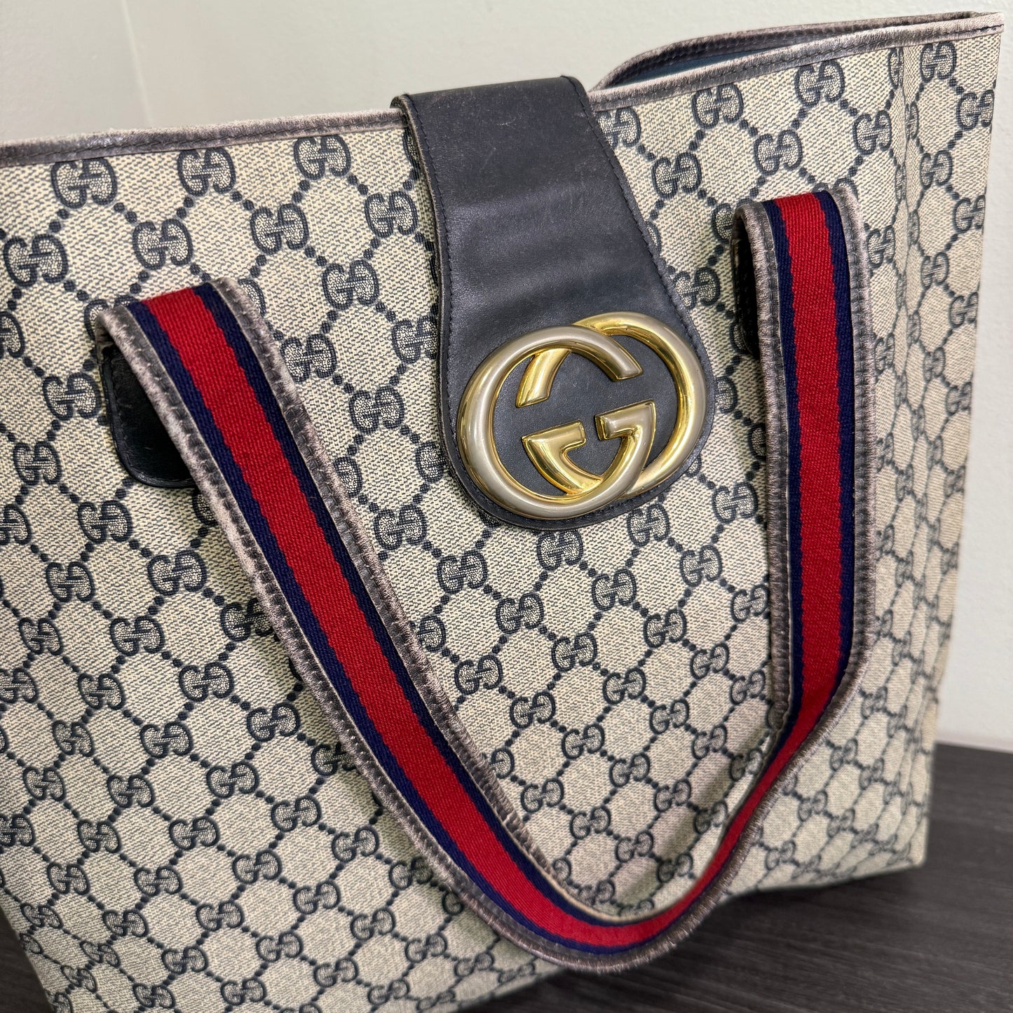 1015-10 GUCCI Navy Blue GG Supreme Sherry Line Shoulder Bag
