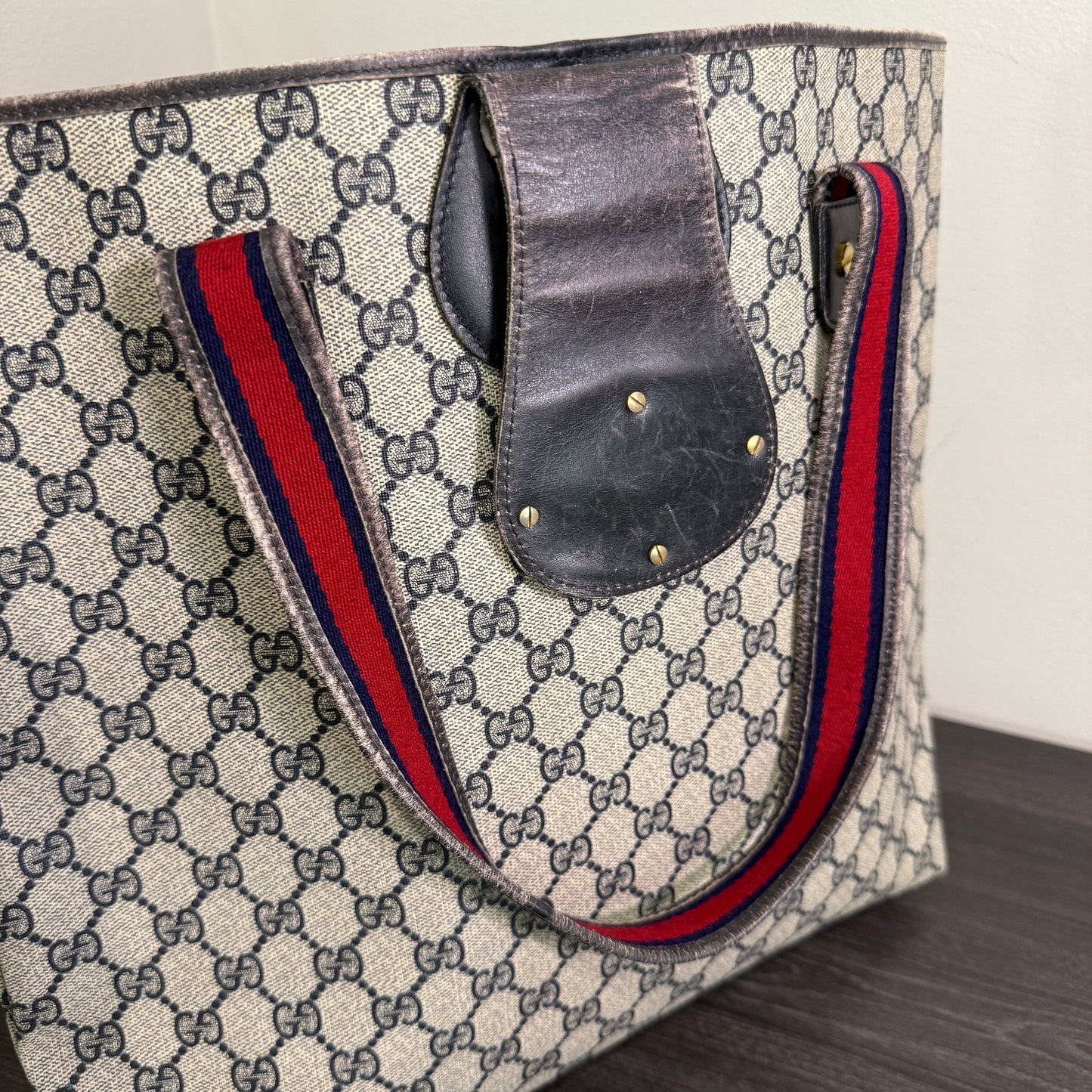 1015-10 GUCCI Navy Blue GG Supreme Sherry Line Shoulder Bag
