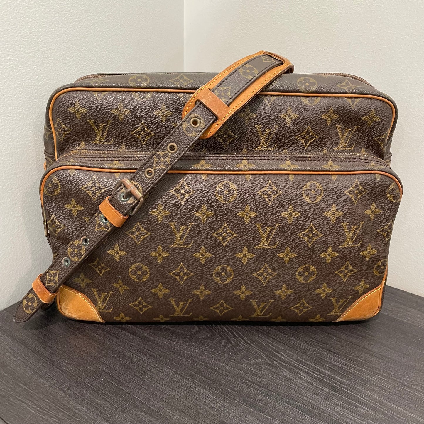 #878 LOUIS VUITTON Monogram Nil 33 Shoulder Bag