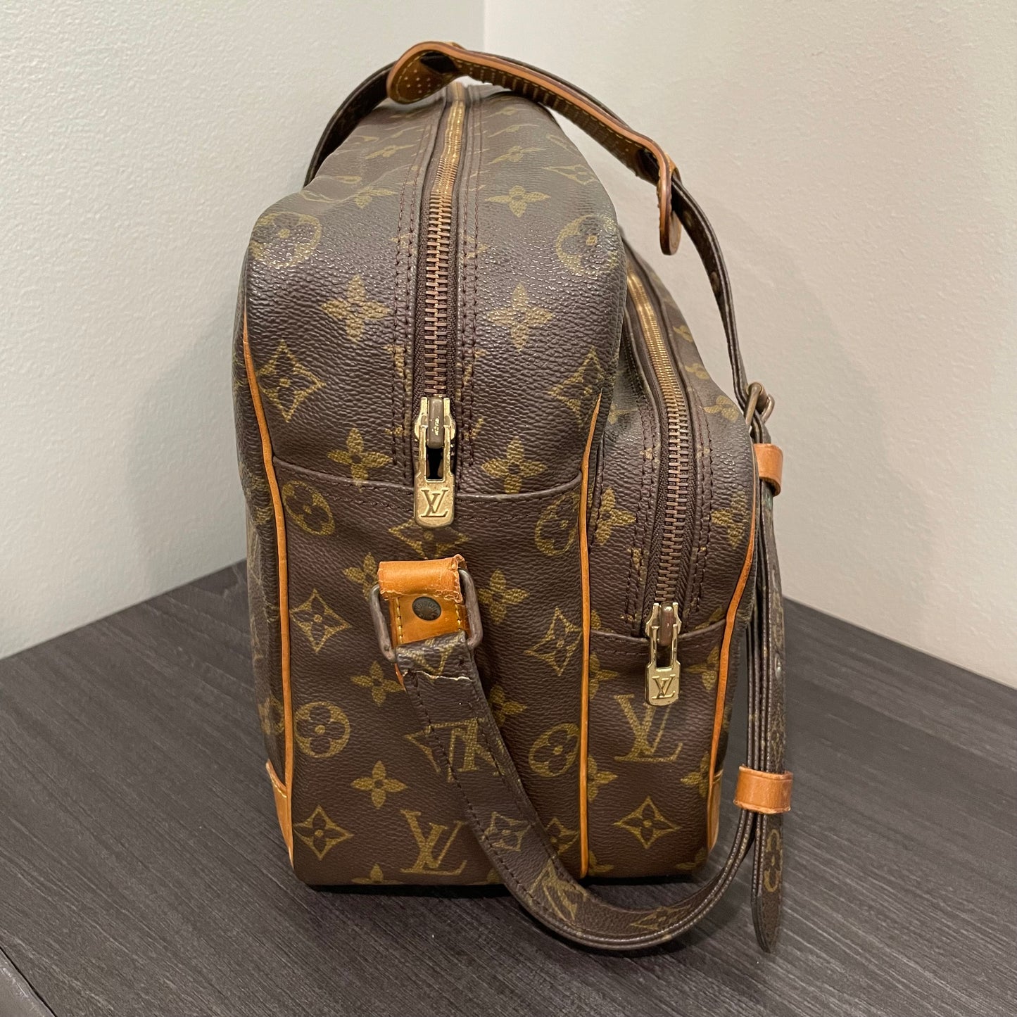 #878 LOUIS VUITTON Monogram Nil 33 Shoulder Bag