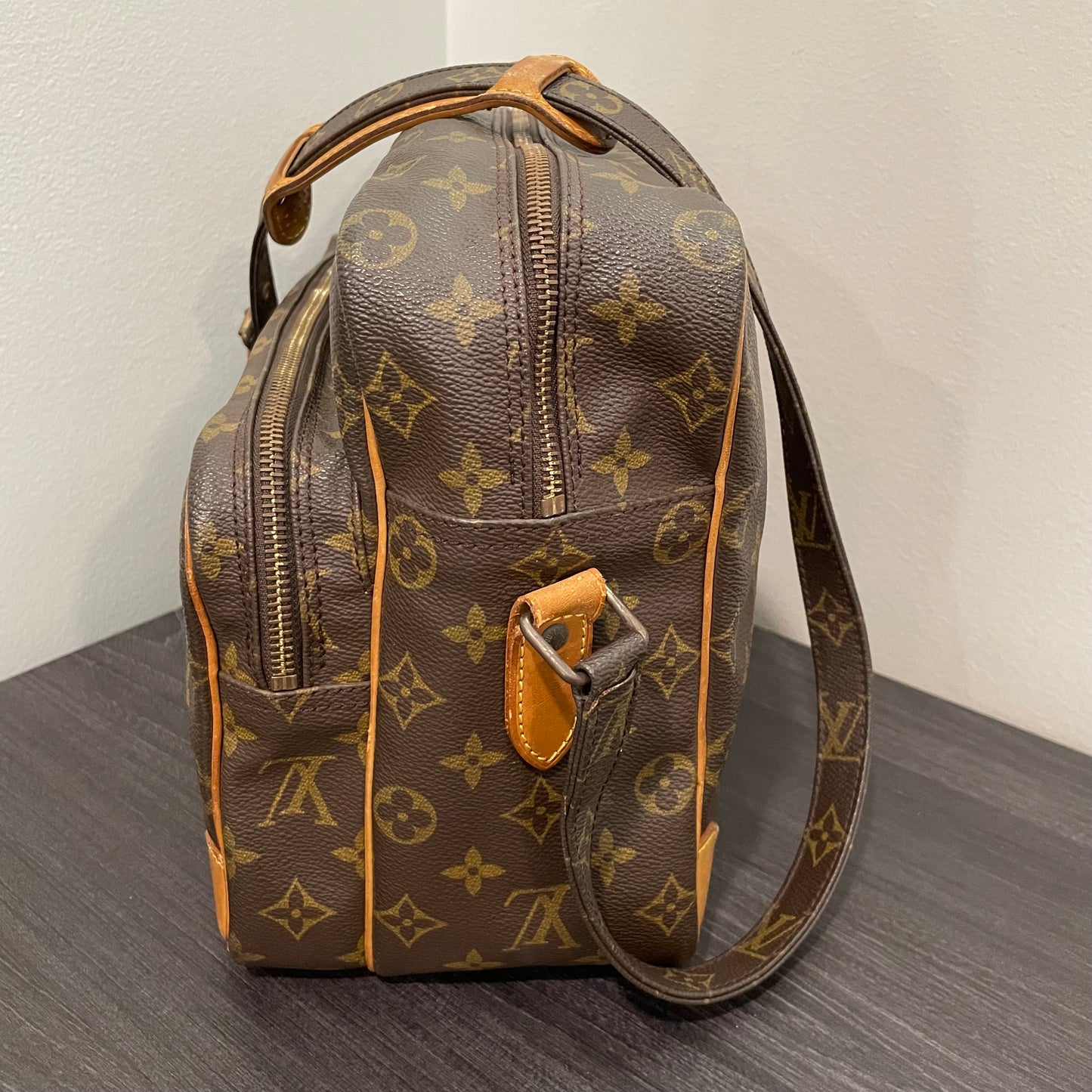 #878 LOUIS VUITTON Monogram Nil 33 Shoulder Bag