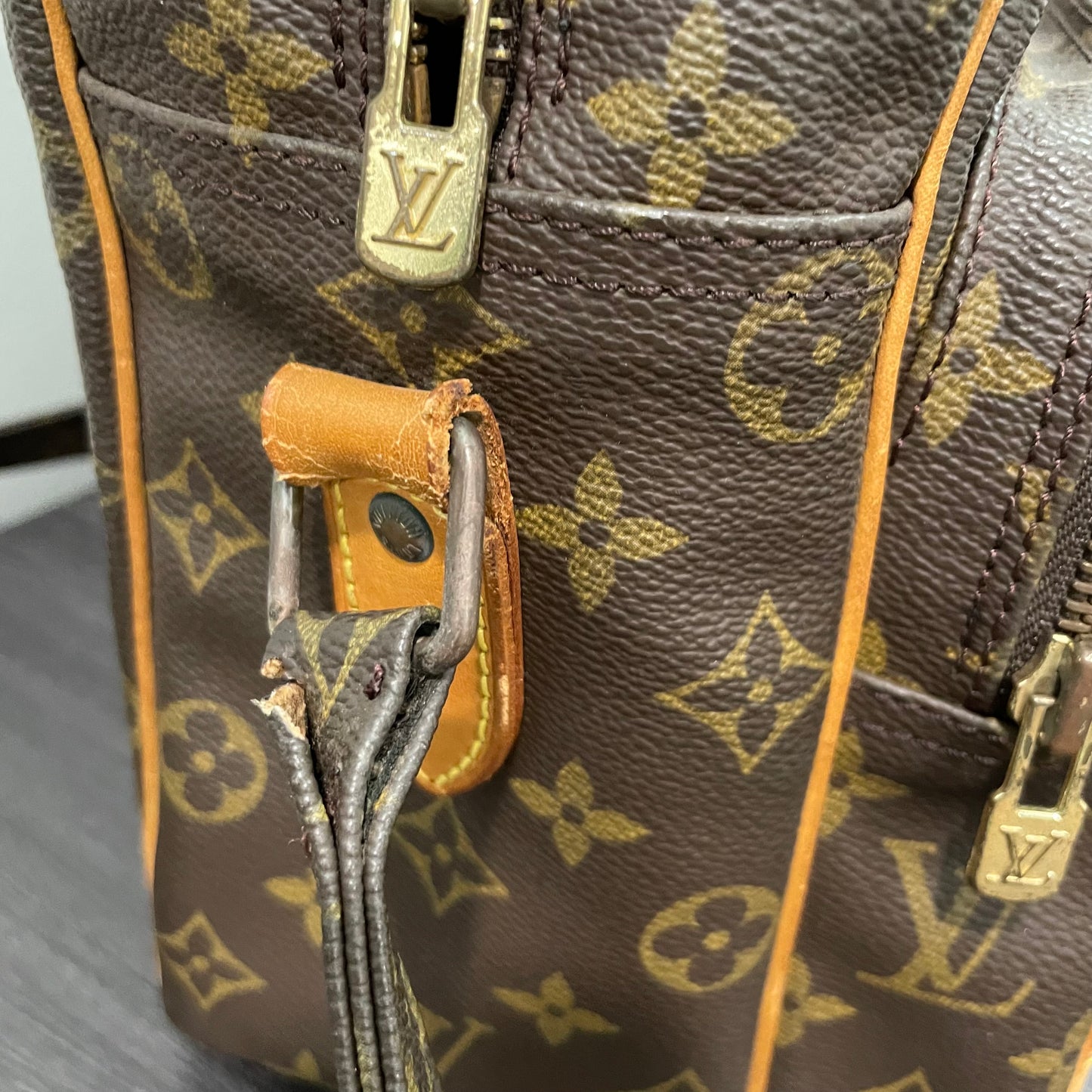 #878 LOUIS VUITTON Monogram Nil 33 Shoulder Bag