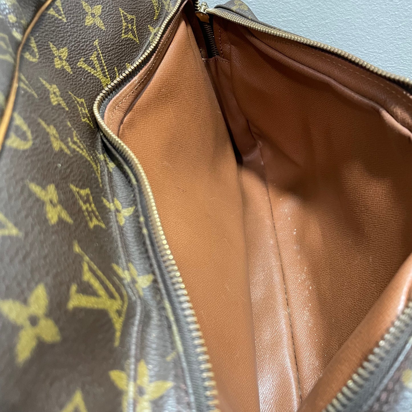 #878 LOUIS VUITTON Monogram Nil 33 Shoulder Bag