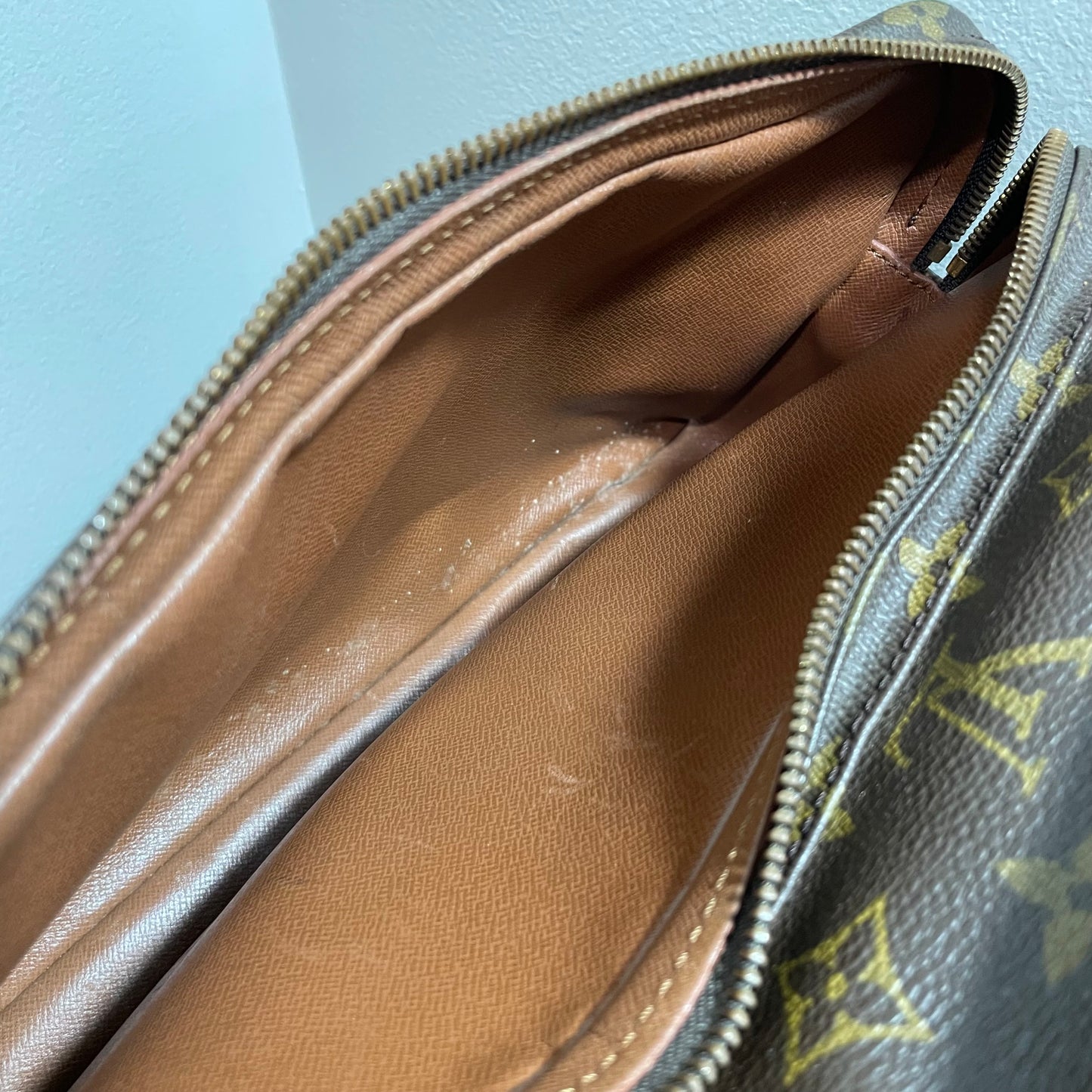 #878 LOUIS VUITTON Monogram Nil 33 Shoulder Bag