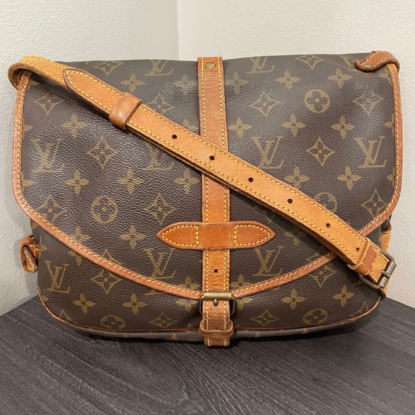 #882 LOUIS VUITTON Monogram Saumur 28